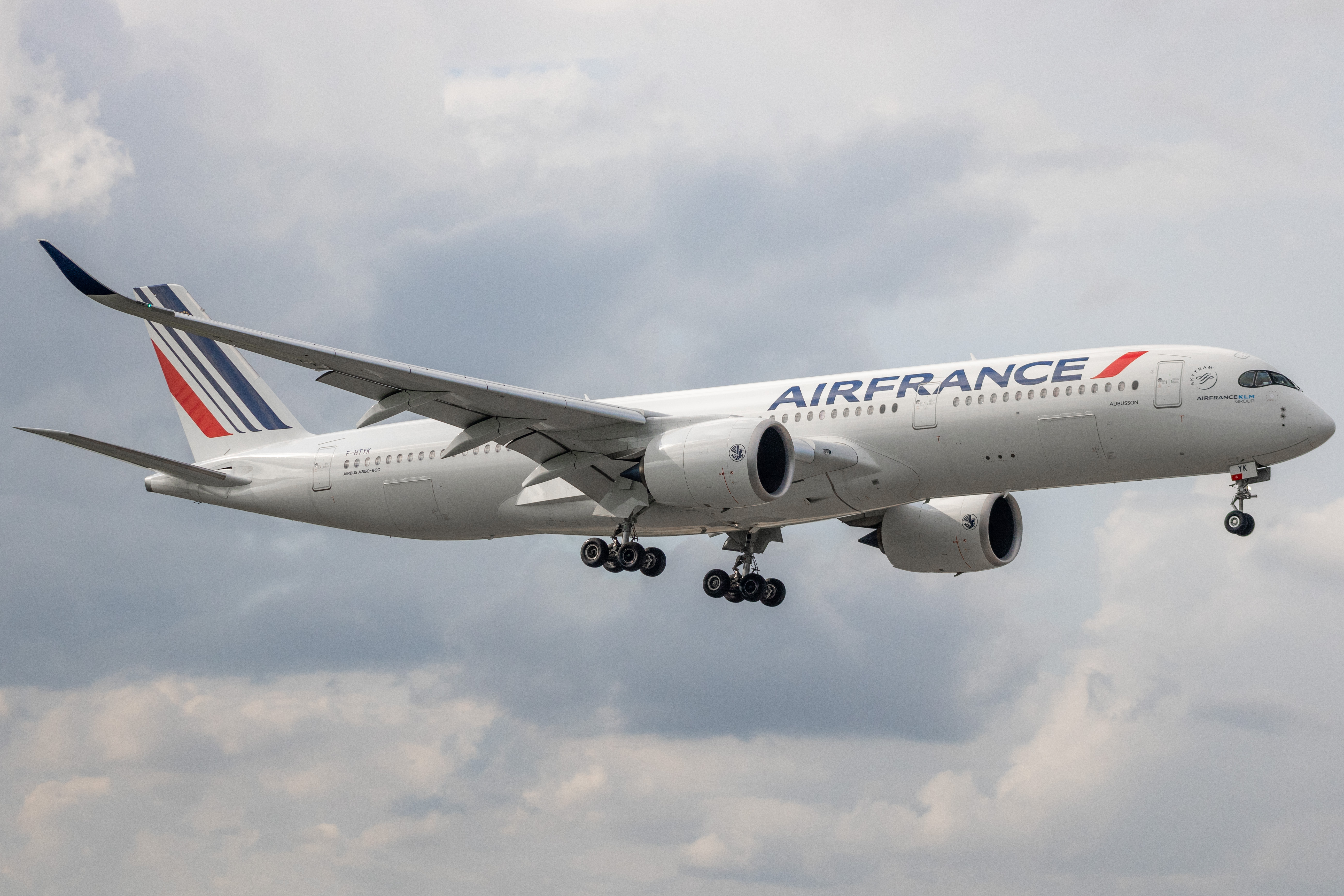 Full size: Air France Airbus A350-900 F-HTYK at Miami International Airport