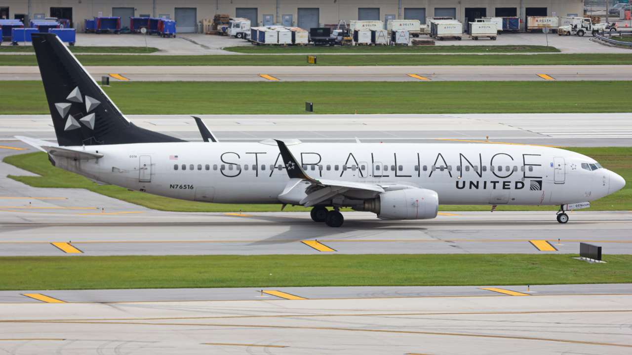 Full size: United Airlines Boeing 737-800 N76516 at Fort Lauderdale/Hollywood International Airport
