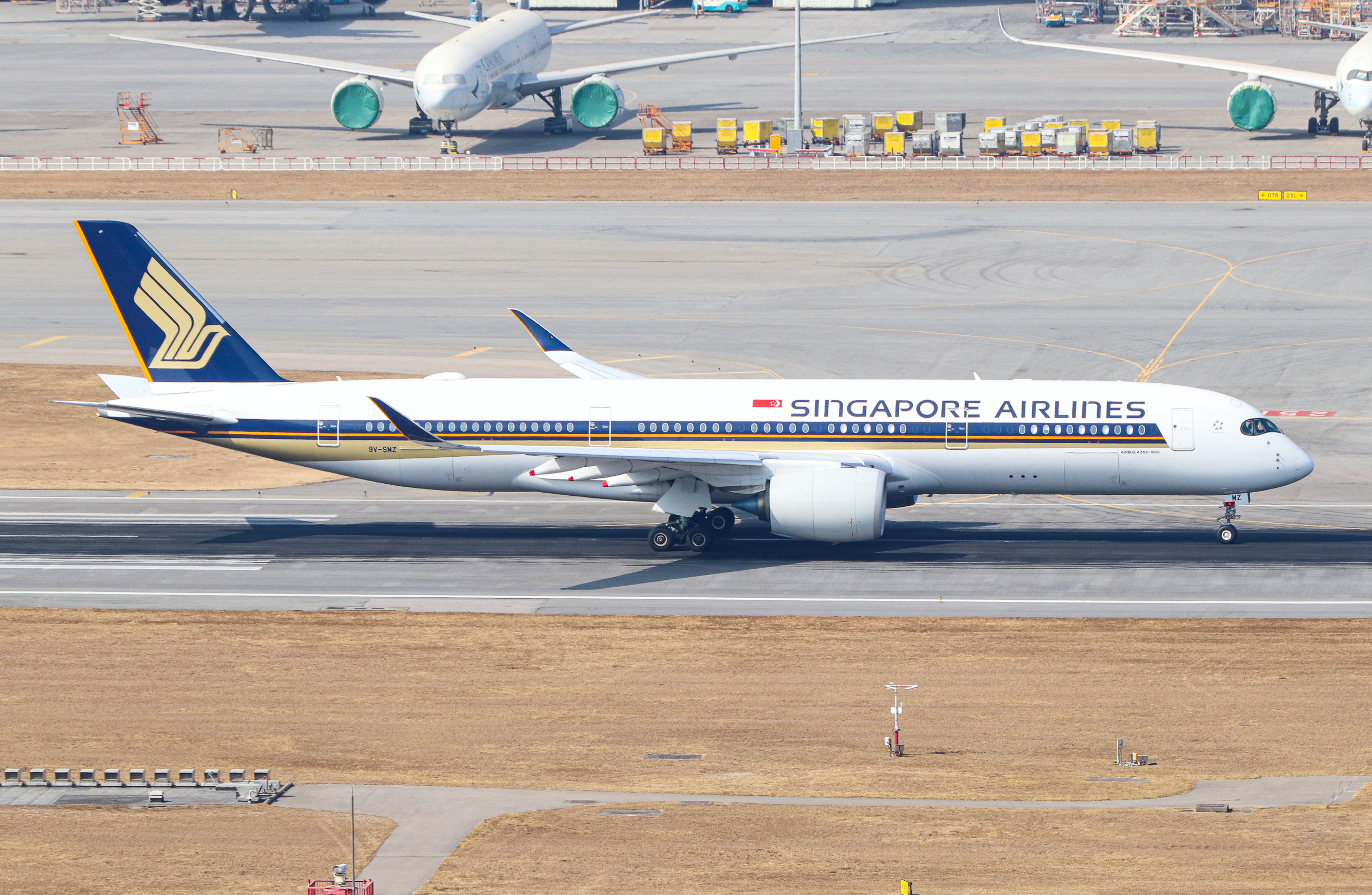 Full size: Singapore Airlines Airbus A350-900 9V-SMZ at Hong Kong International Airport