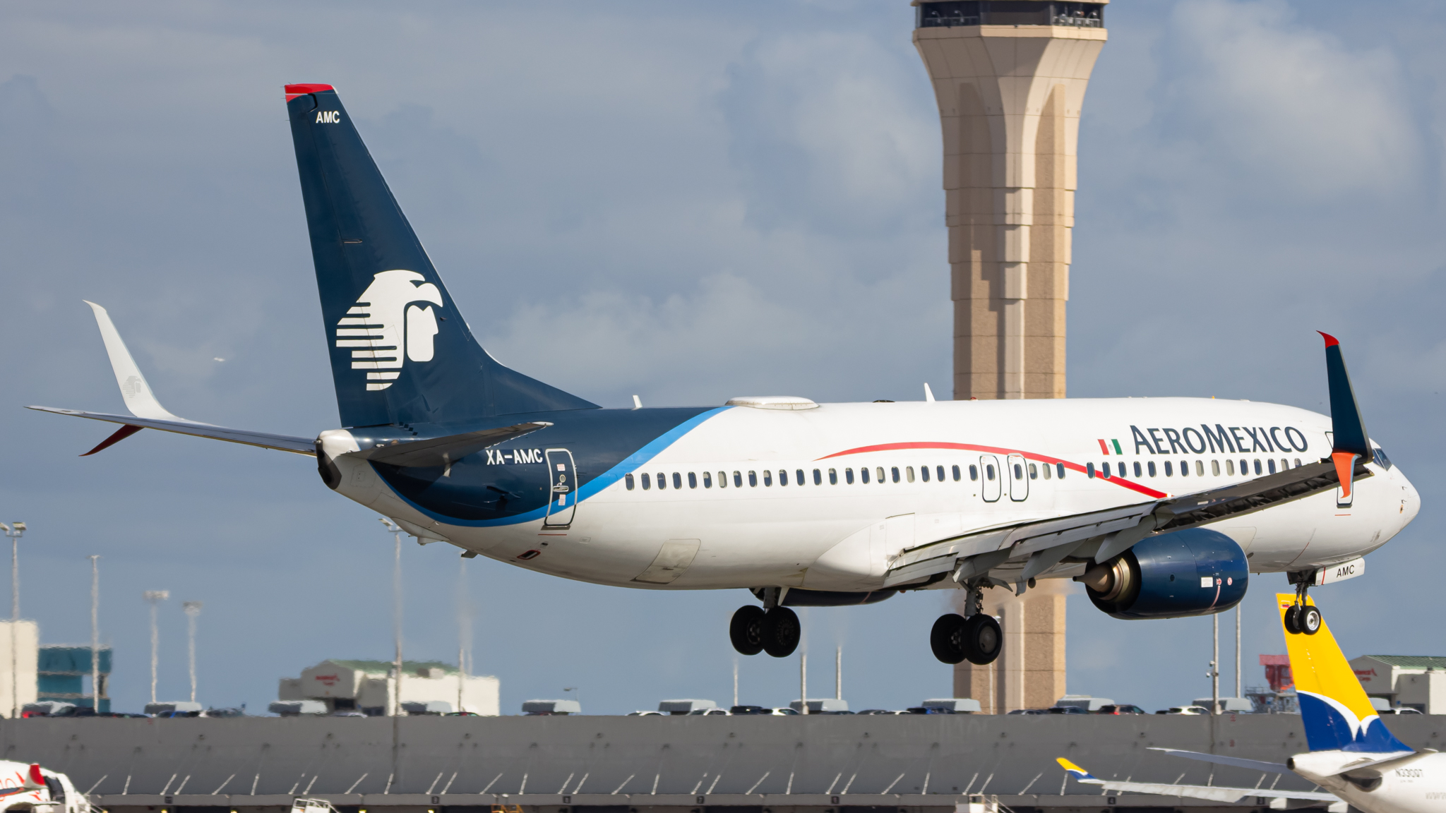 Full size: Aeromexico Boeing 737-800 XA-AMC at Miami International Airport