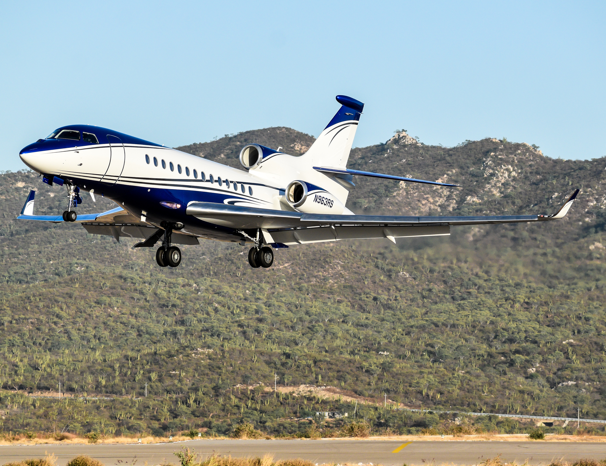 Full size: PRIVATE Dassault Falcon 7X N963rs at Aeropuerto de Cabo San Lucas Internacional