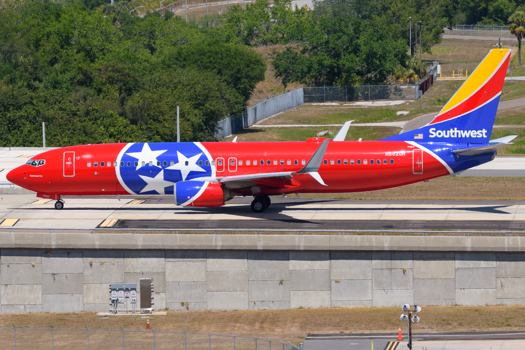 Full size: Southwest Airlines Boeing 737-800 N8620H at Tampa International Airport