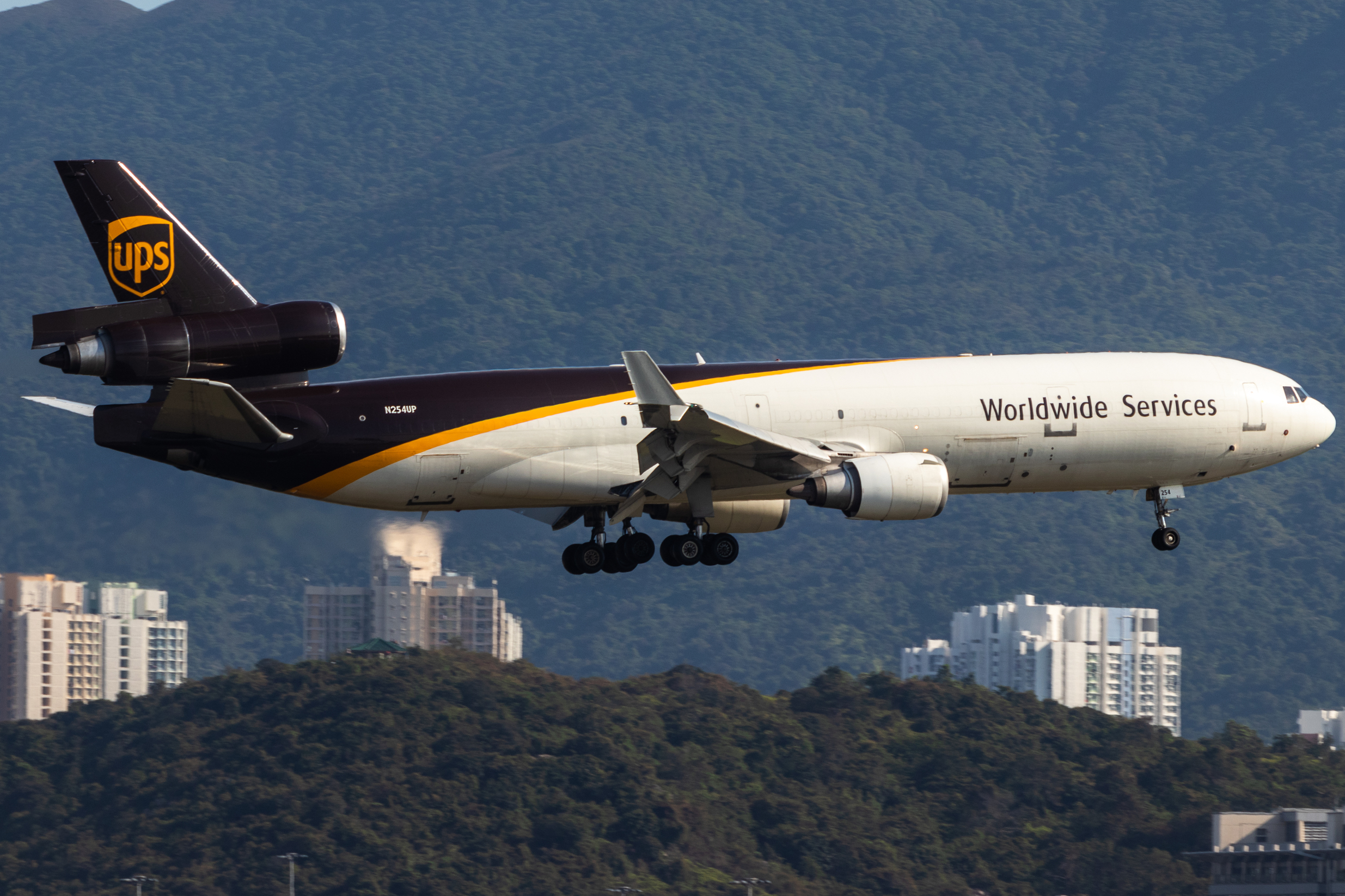 Full size: United Parcel Service McDonnell Douglas MD-11F N254UP at Hong Kong International Airport