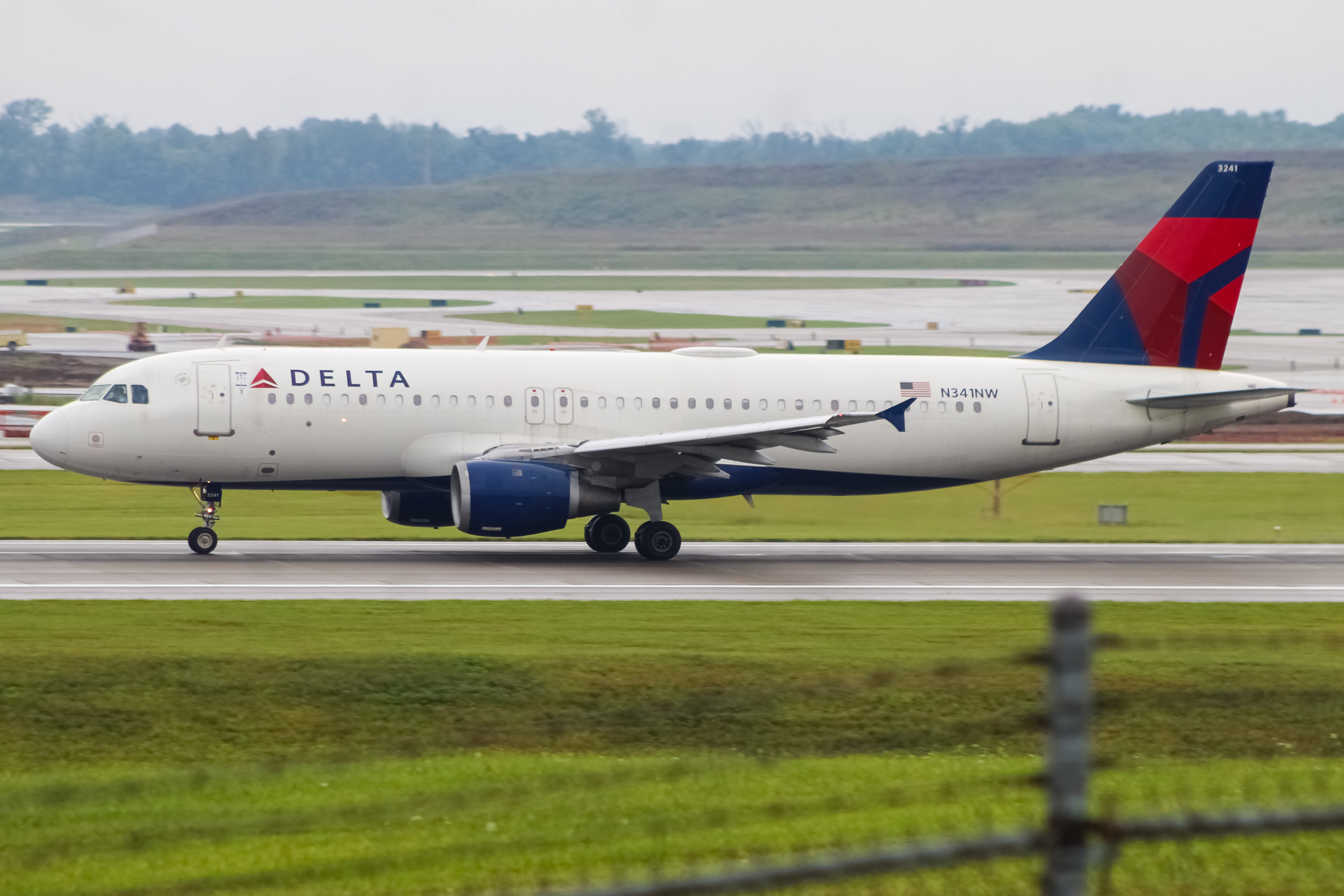 Full size: Delta Airlines Airbus A320 N341NW at Cincinnati/Northern Kentucky International Airport