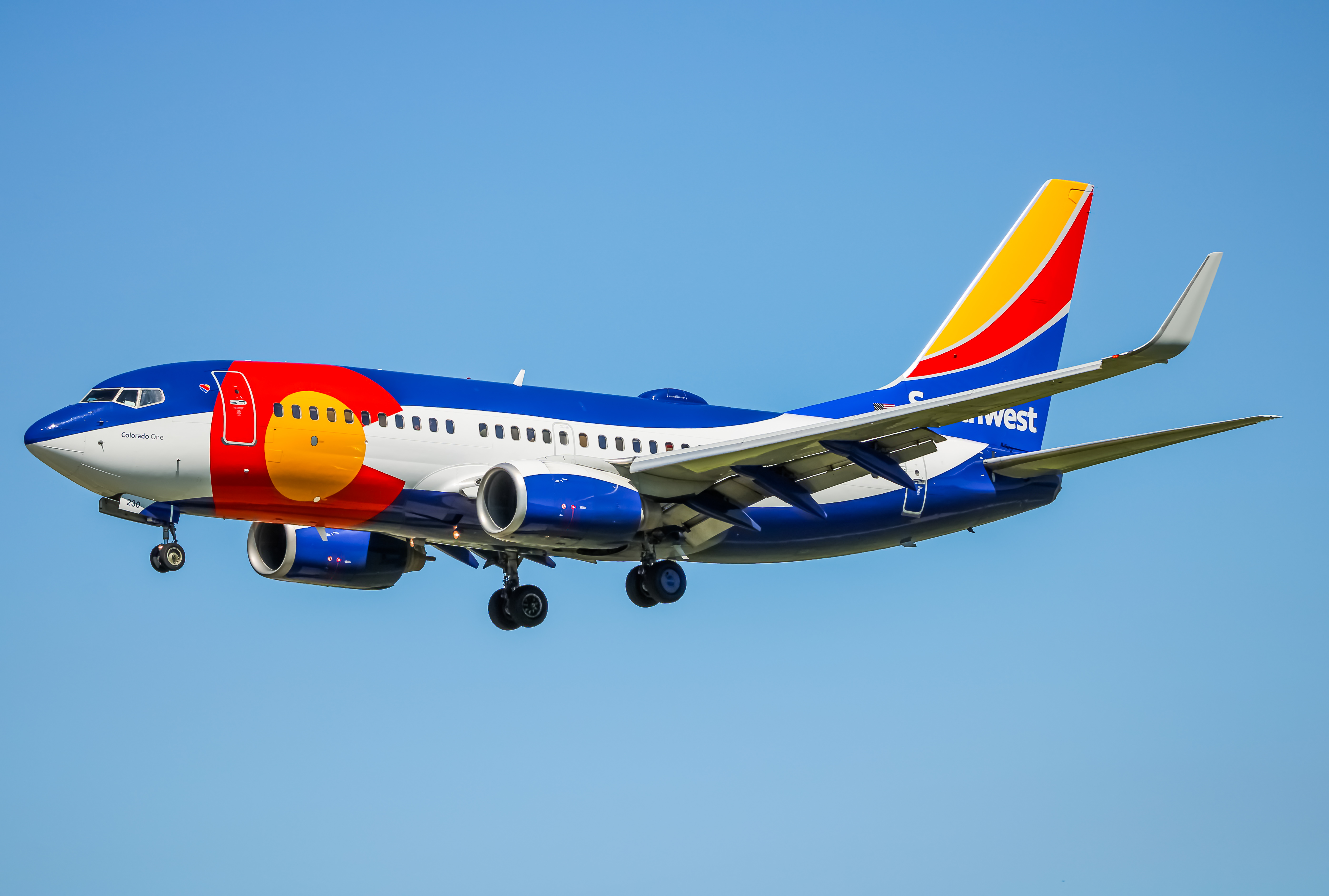 Full size: Southwest Airlines Boeing 737-700 N230WN at Baltimore/Washington International Thurgood Marshall Airport