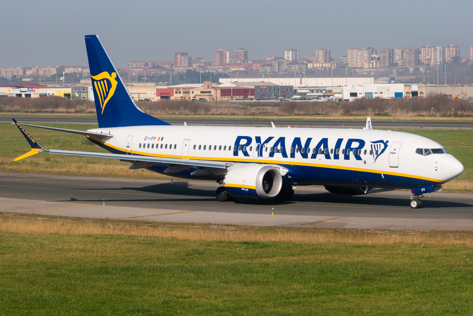 Full size: RyanAir Boeing 737 MAX 8 EI-IFP at Santander Airport