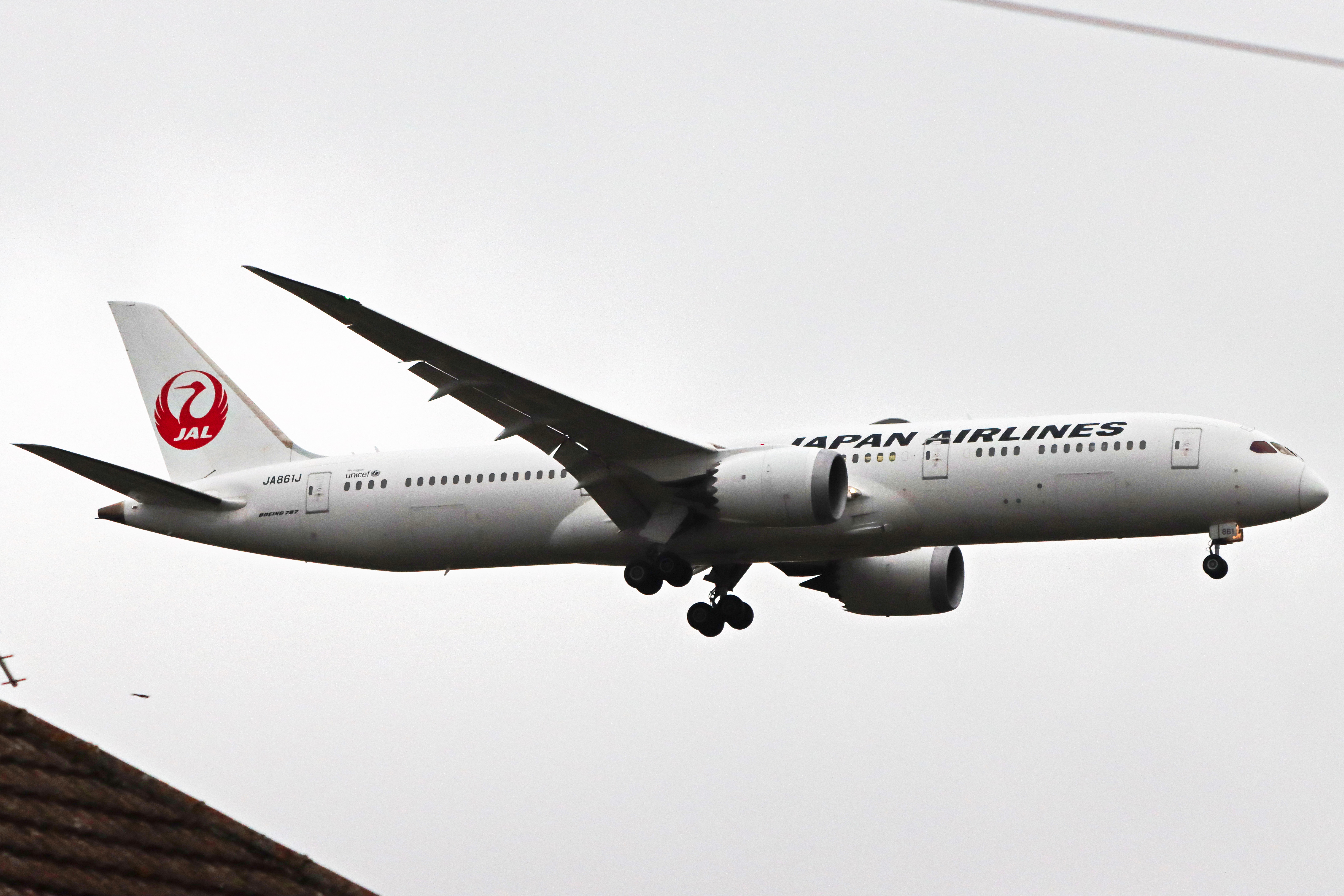 Full size: Japan Airlines Boeing 787-9 JA861J at London Heathrow International Airport