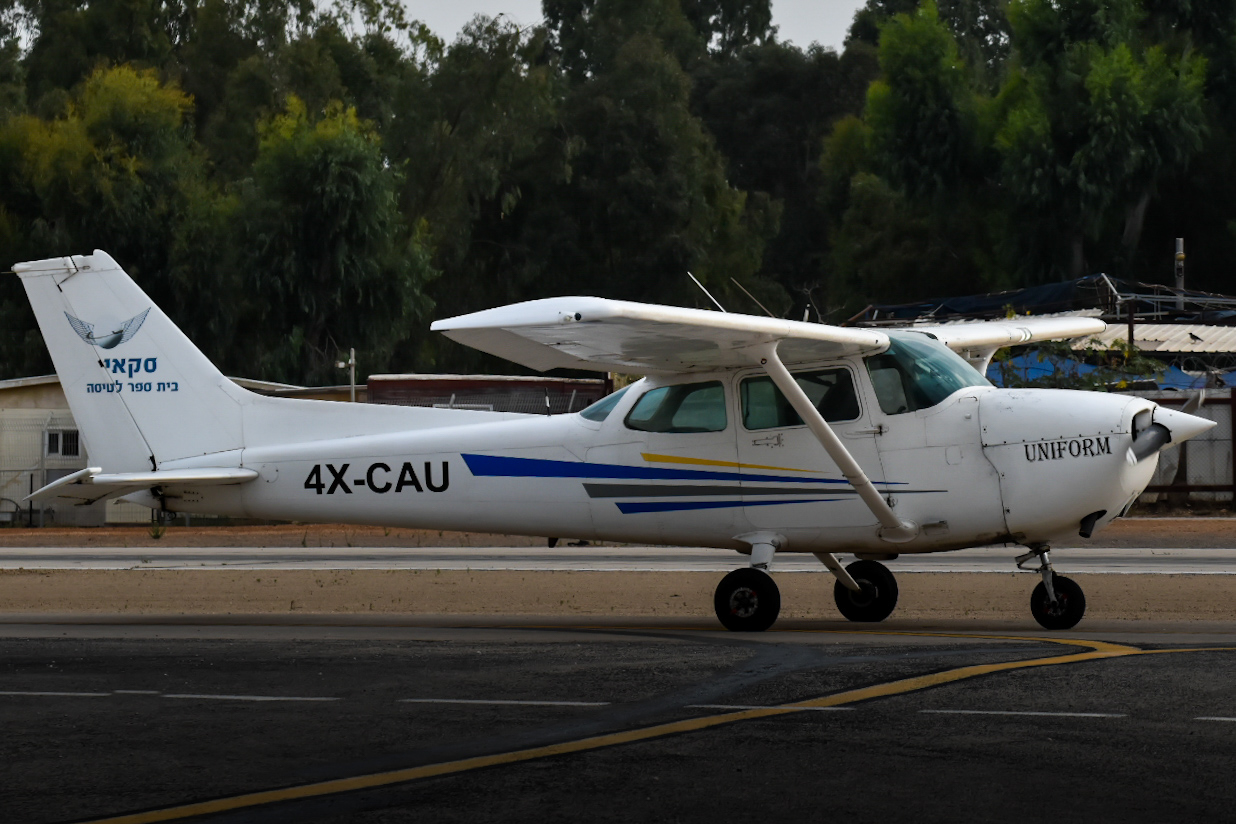 Full size: PRIVATE Cessna 172P 4X-CAU at Herzliya Airport
