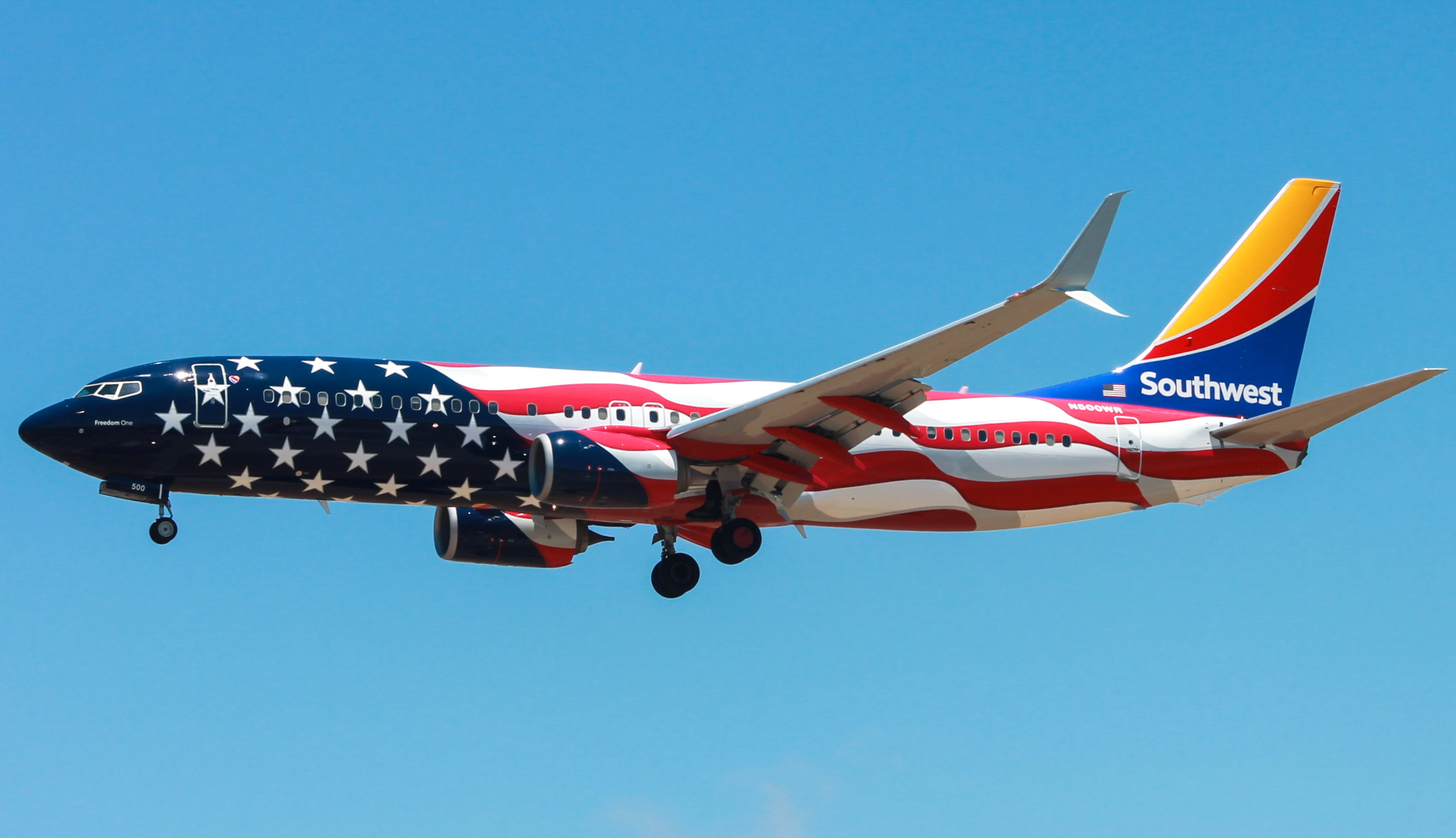Full size: Southwest Airlines Boeing 737-800 N500WR at Los Angeles International Airport