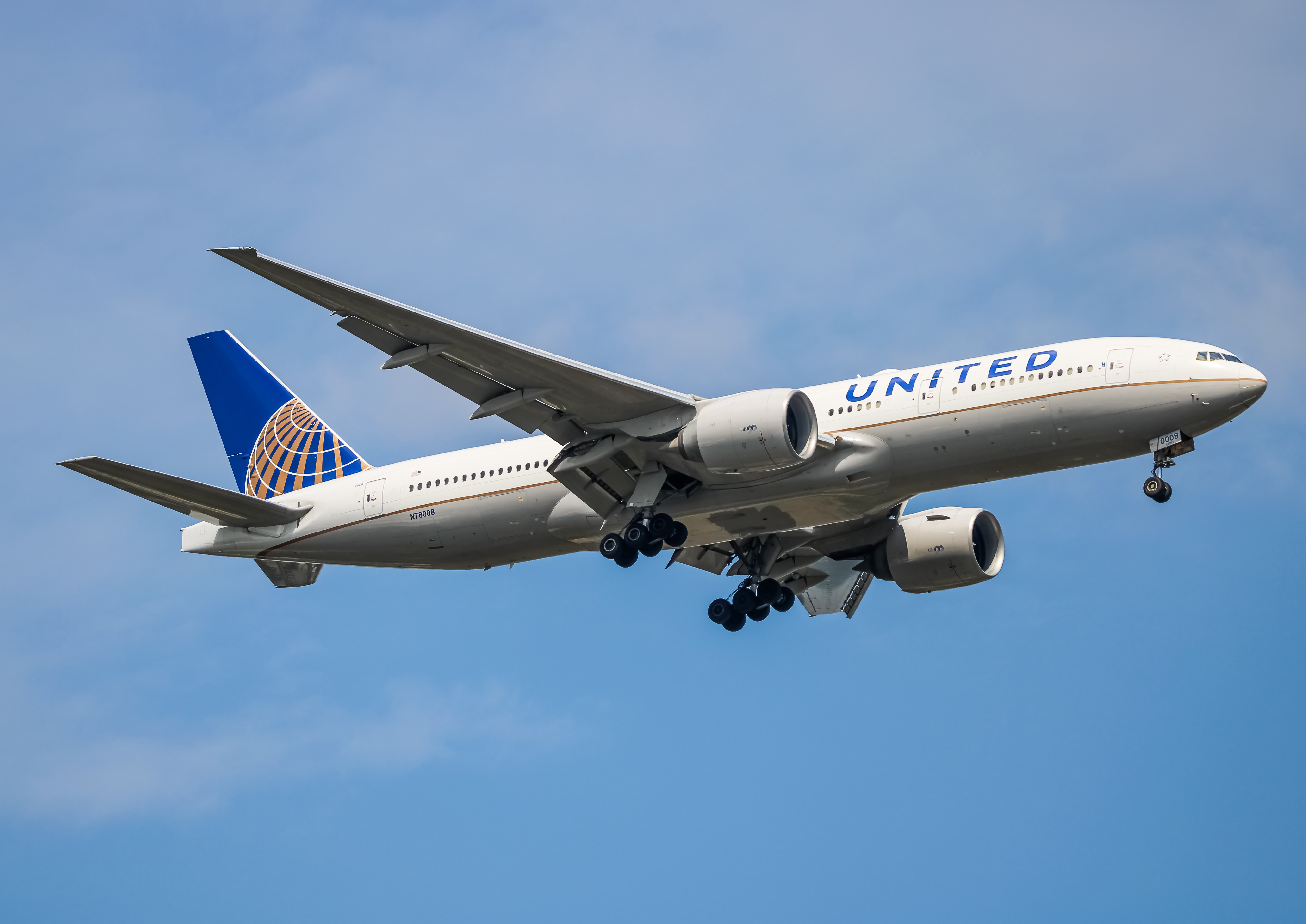 Full size: United Airlines Boeing 777-200ER N78008 at Washington Dulles International Airport