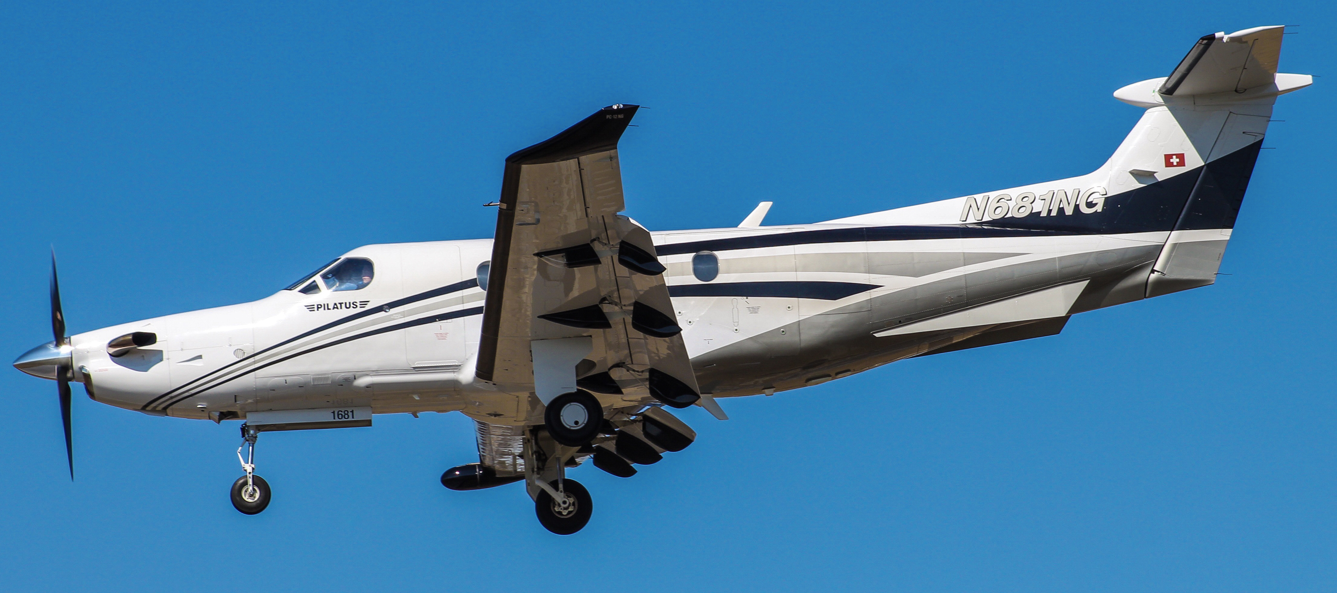 Full size: Aero Tech Pilatus PC-12 N681NG at Lancaster Airport