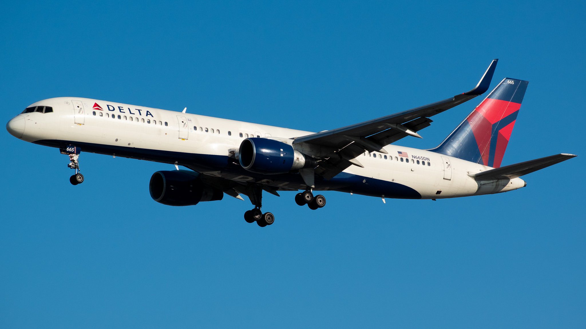 Full size: Delta Airlines Boeing 757-200 N665DN at Orlando International Airport