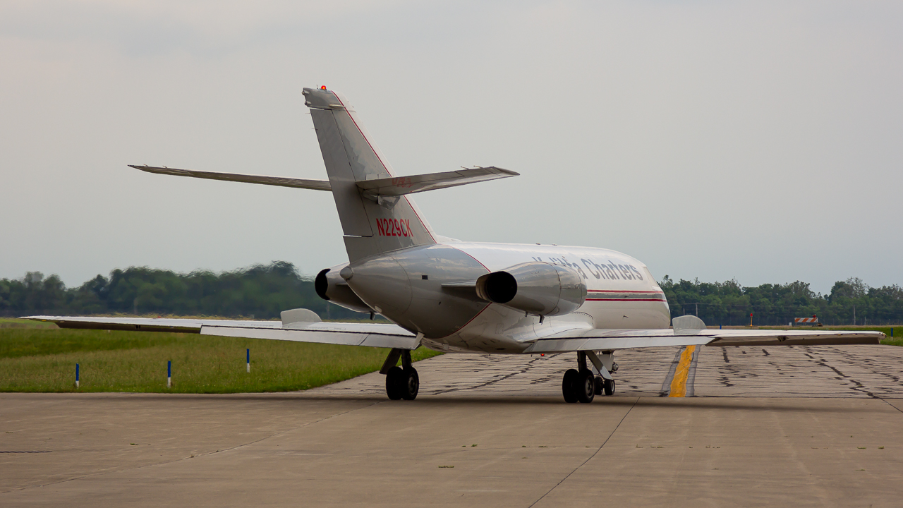 Full size: Kalitta Charters Dassault Falcon 20 N229CK at Rickenbacker International Airport