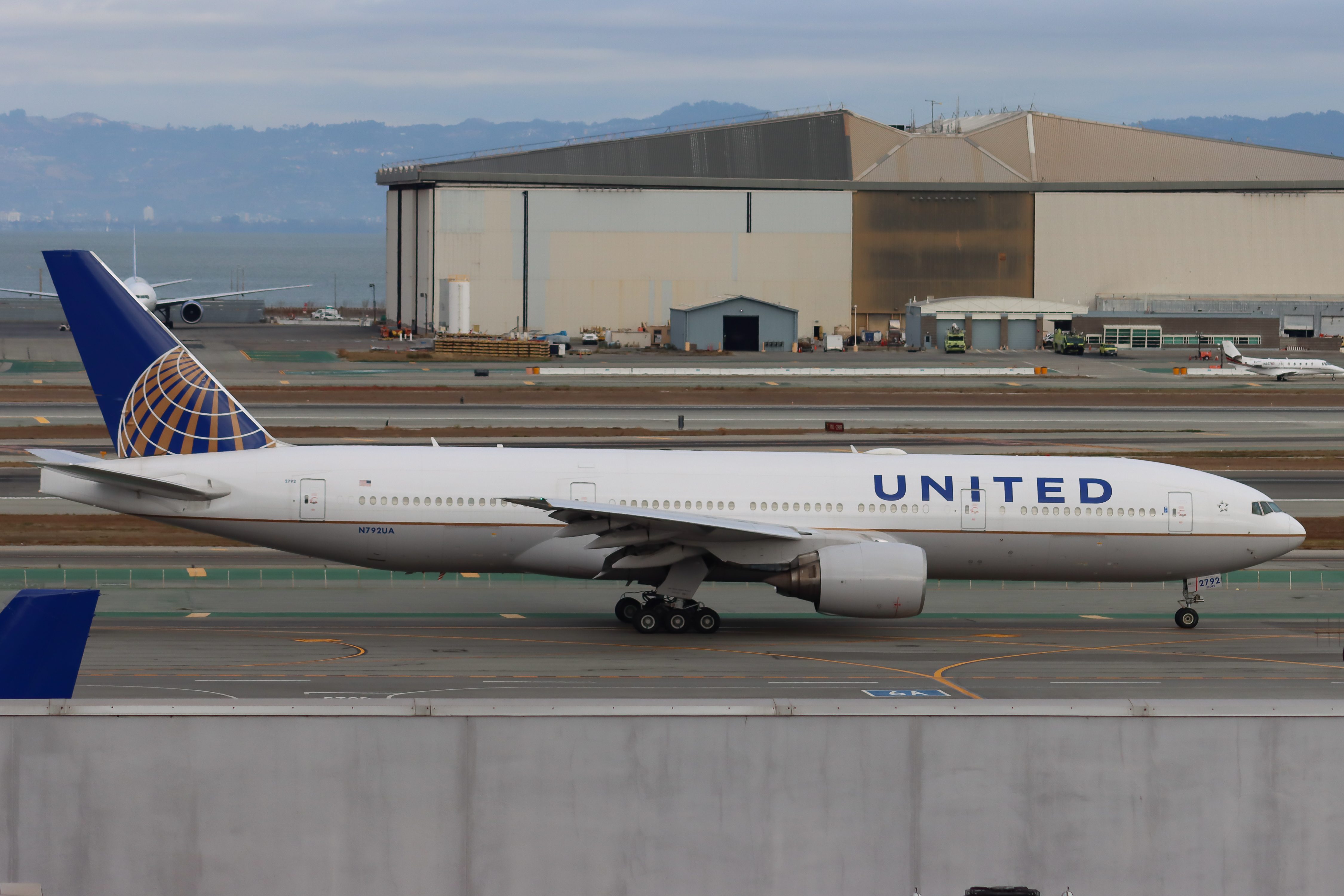 Full size: United Airlines Boeing 777-200ER N792UA at San Francisco International Airport