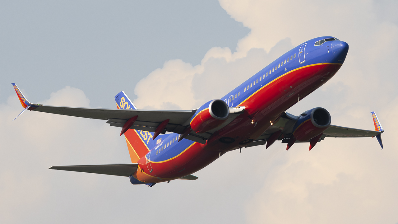 Full size: Southwest Airlines Boeing 737-800 N8614M at Ronald Reagan National Airport