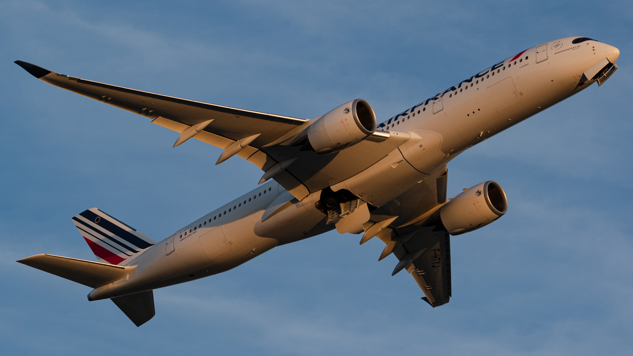 Full size: Air France Airbus A350-900 F-HTYJ at Hartsfield-Jackson Atlanta International Airport