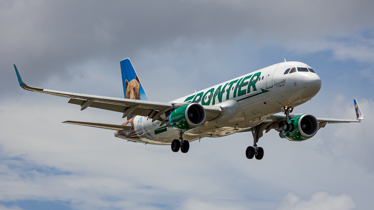 Full size: Frontier Airlines Airbus A320 N227FR at Miami International Airport