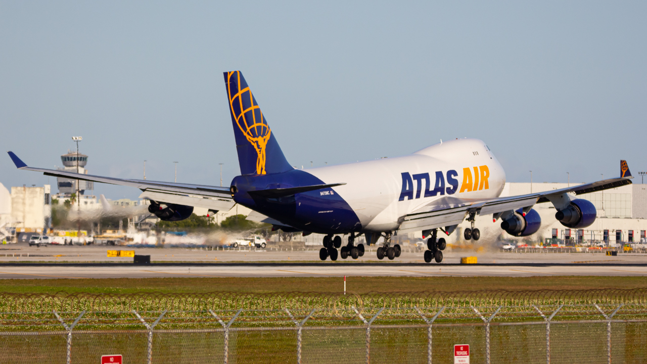 Full size: Atlas Air Boeing 747-400F N475MC at Miami International Airport