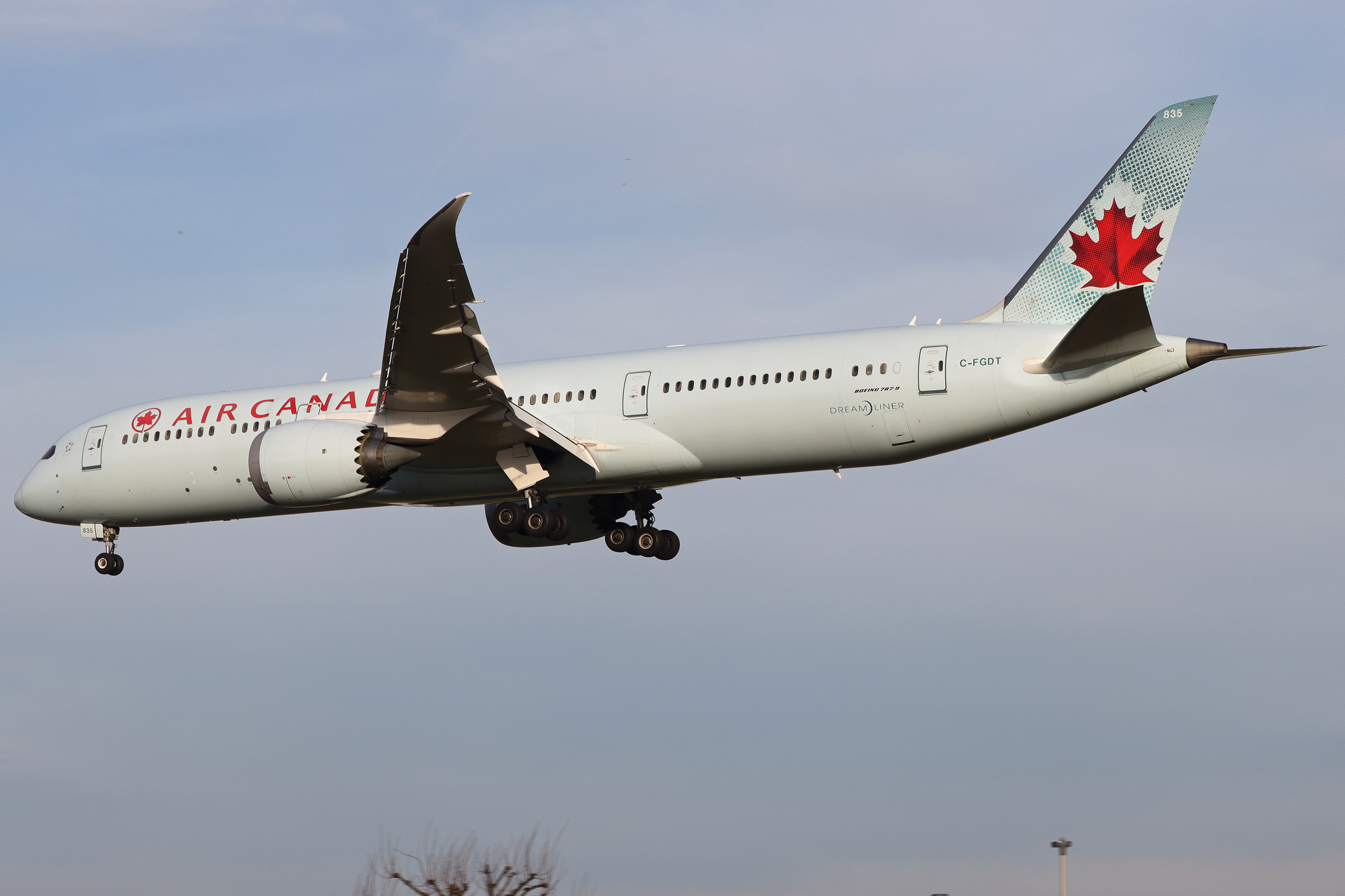 Full size: Air Canada Boeing 787-9 C-FGDT at London Heathrow International Airport
