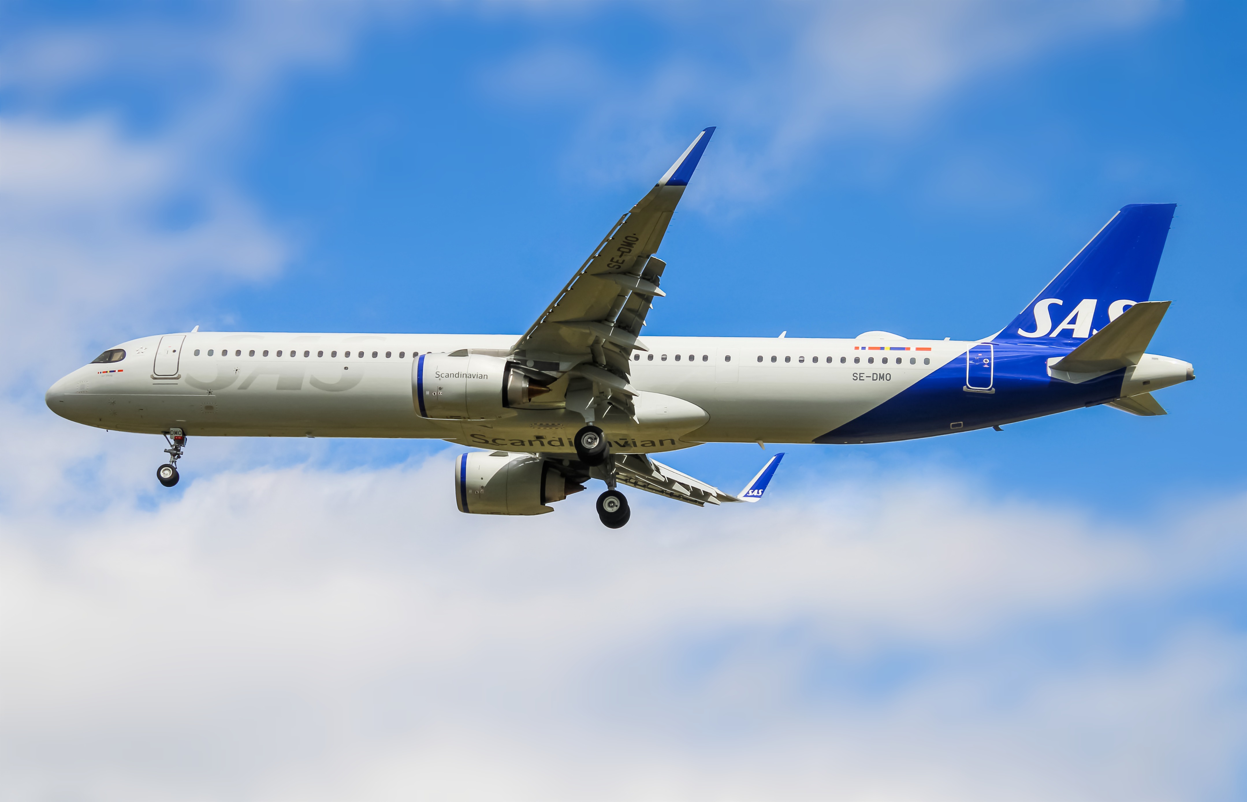 Full size: Scandinavian Airlines Airbus A321NEO SE-DMO at Washington Dulles International Airport