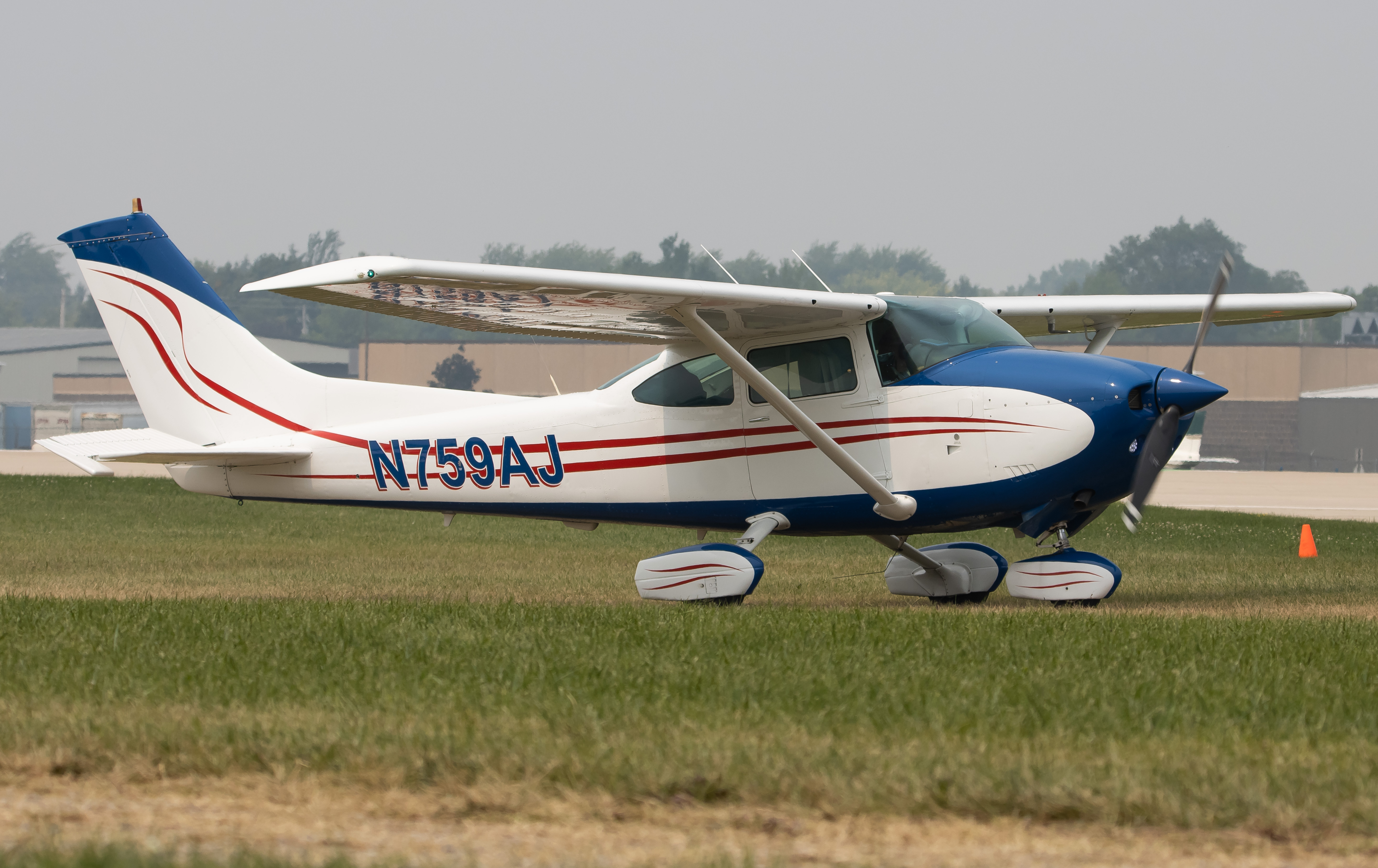 Full size: PRIVATE Cessna 182 Skylane N759AJ at Wittman Regional Airport