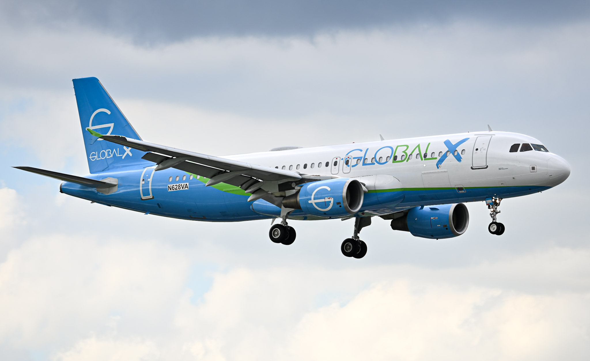 Full size: Global X Airbus A320 N628VA at Miami International Airport