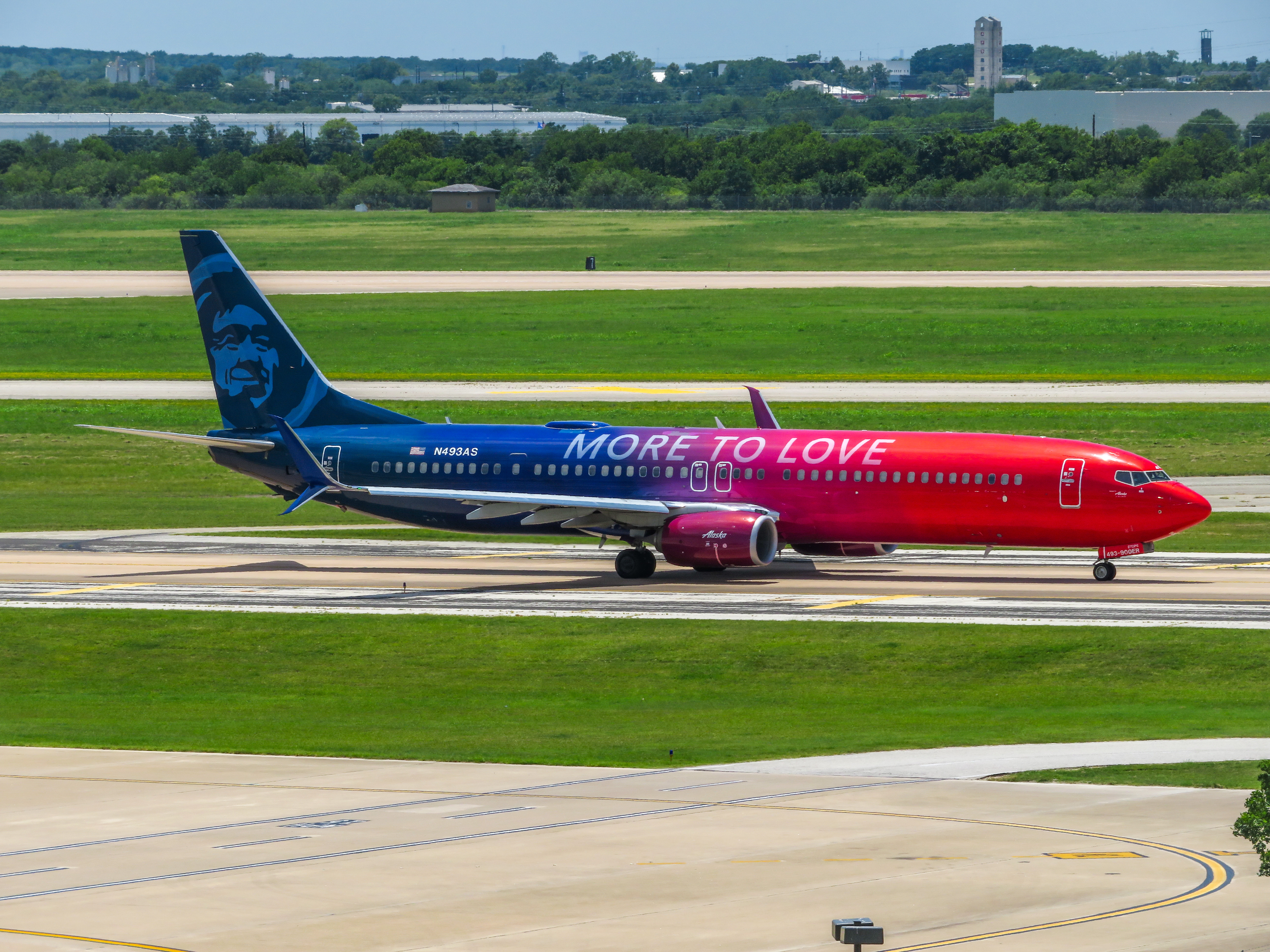 Full size: Alaska Airlines Boeing 737-900ER N493AS at Austin-Bergstrom International Airport