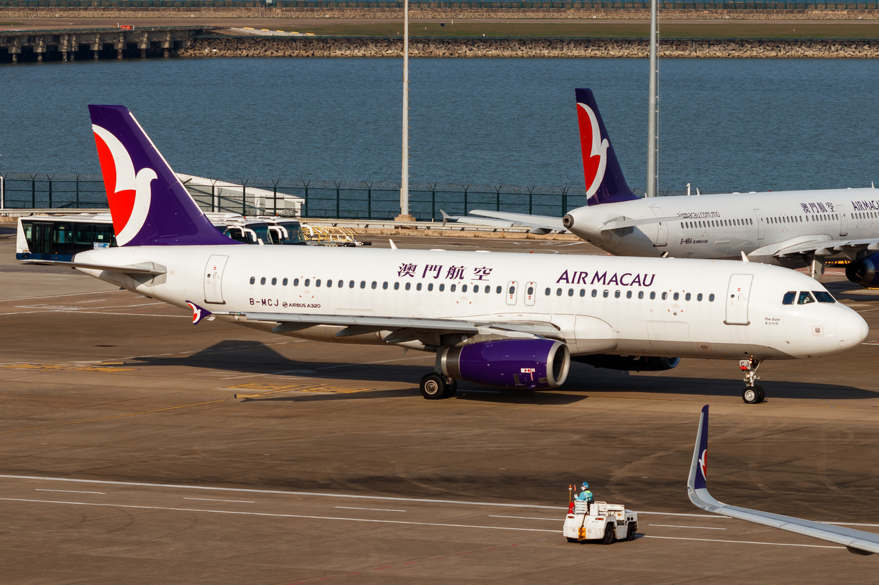 Full size: Air Macau Airbus A320 B-MCJ at Macau International Airport
