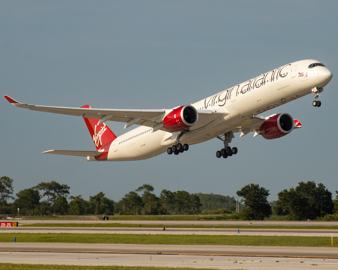 Full size: Virgin Atlantic Airbus A350-1000 G-VLIB at Orlando International Airport