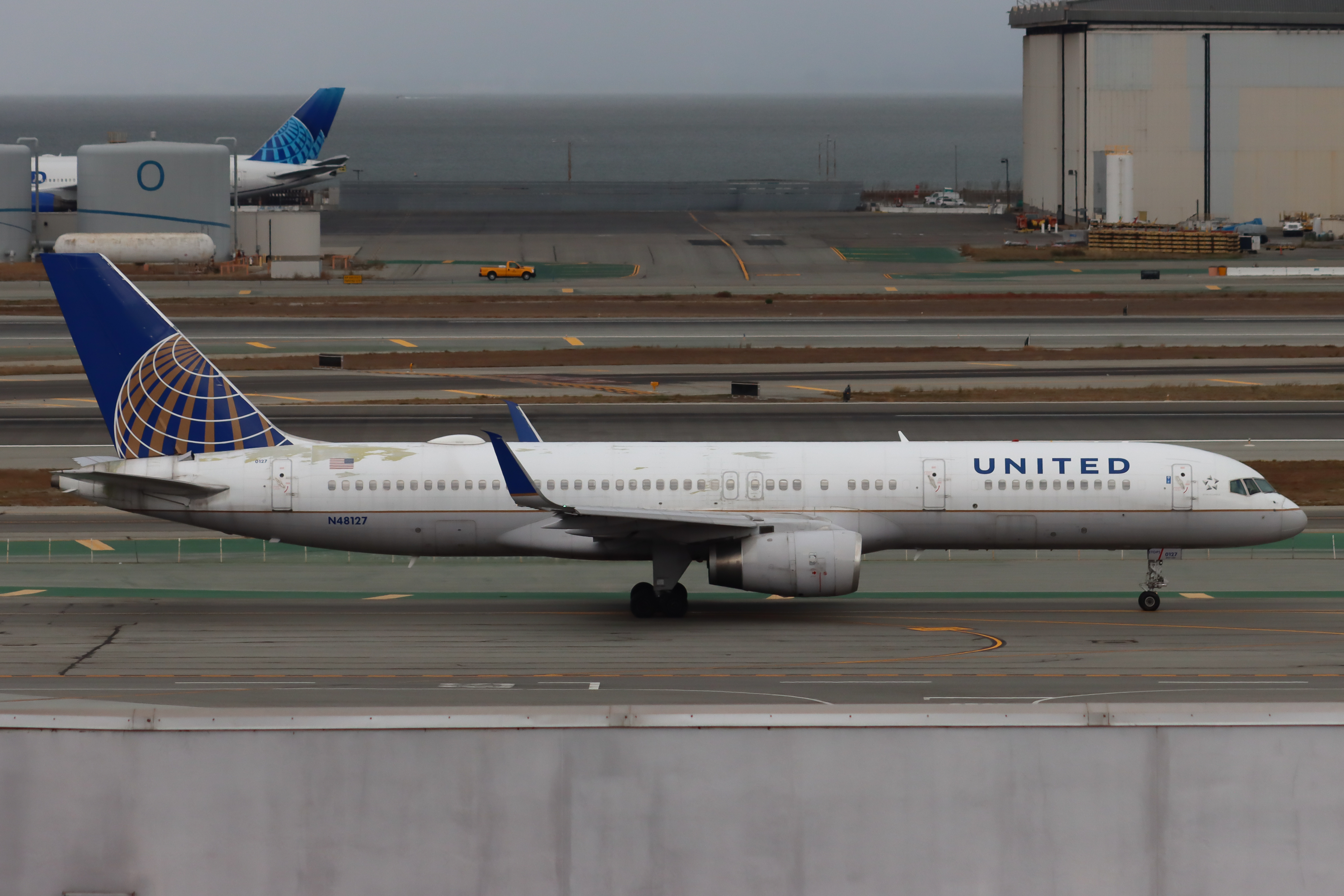 Full size: United Airlines Boeing 757-200 N48127 at San Francisco International Airport