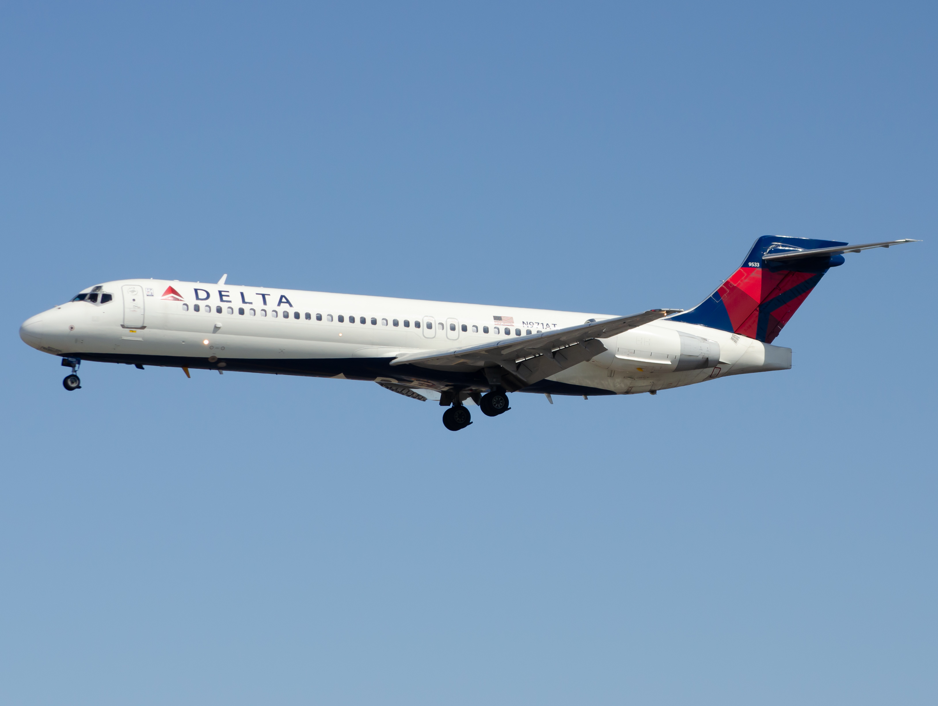 Full size: Delta Airlines Boeing 717-200 N971AT at Newark Liberty International Airport
