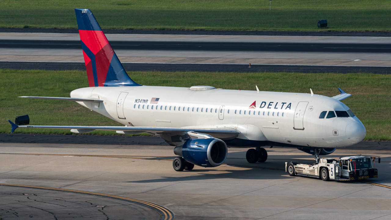 Full size: Delta Airlines Airbus A319 N341NB at Hartsfield-Jackson Atlanta International Airport