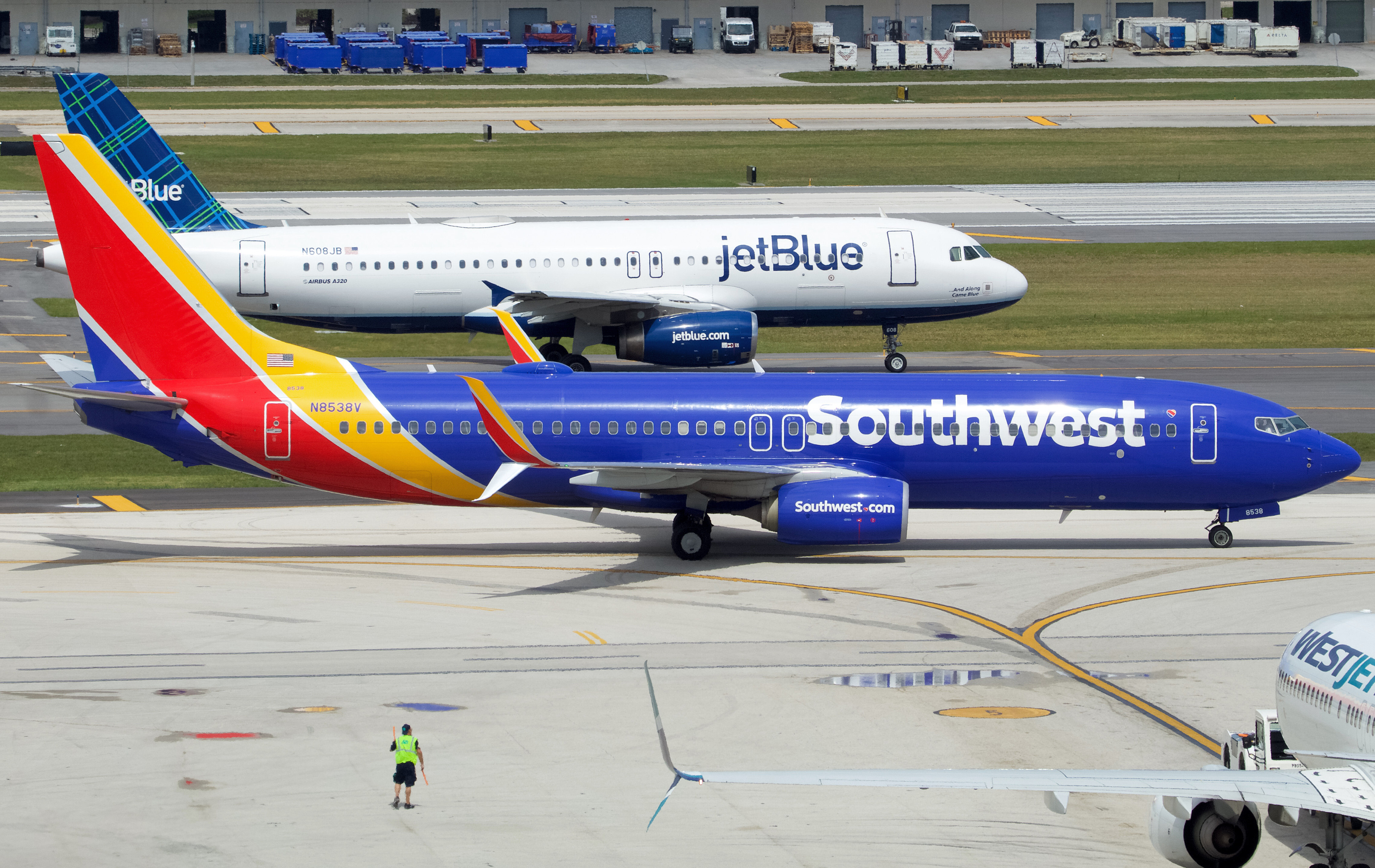 Full size: Southwest Airlines Boeing 737-800 N8538V at Fort Lauderdale/Hollywood International Airport