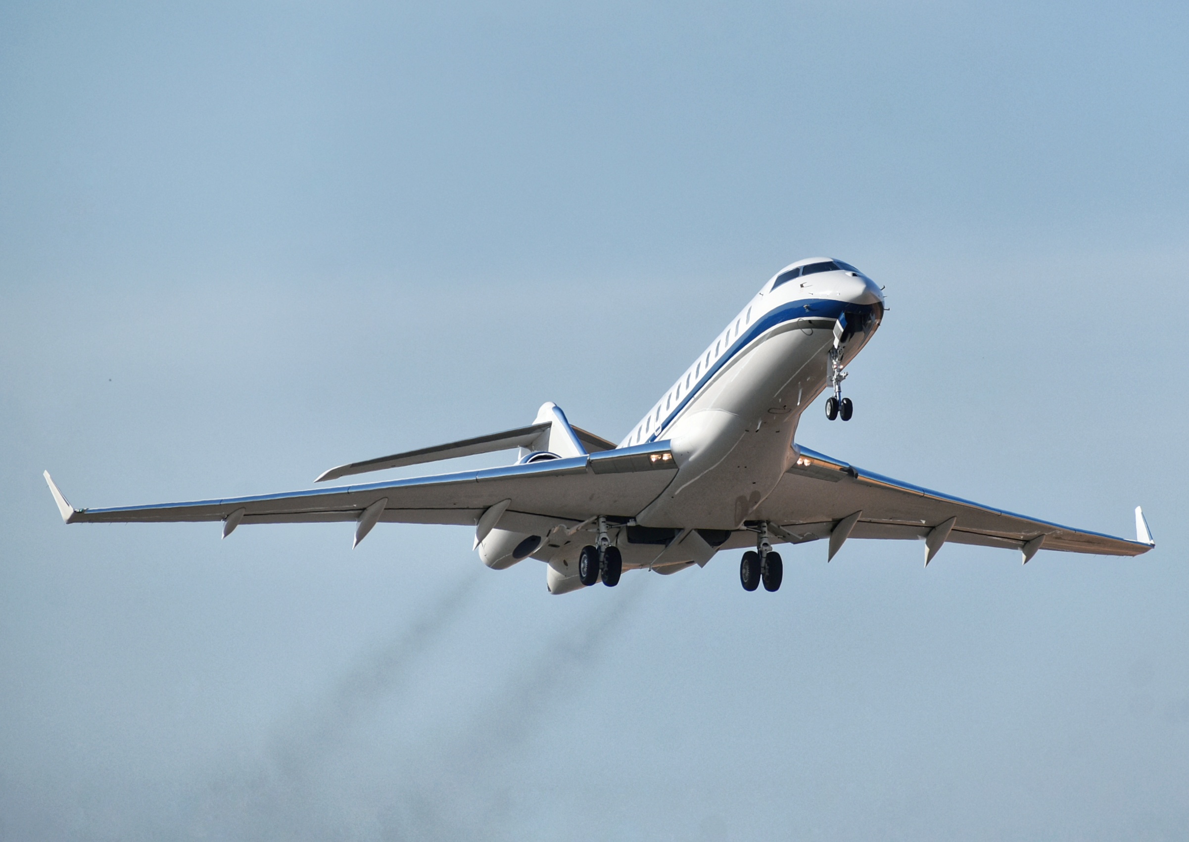 Full size: PRIVATE Bombardier Global Express N610SW at Aeropuerto de Cabo San Lucas Internacional