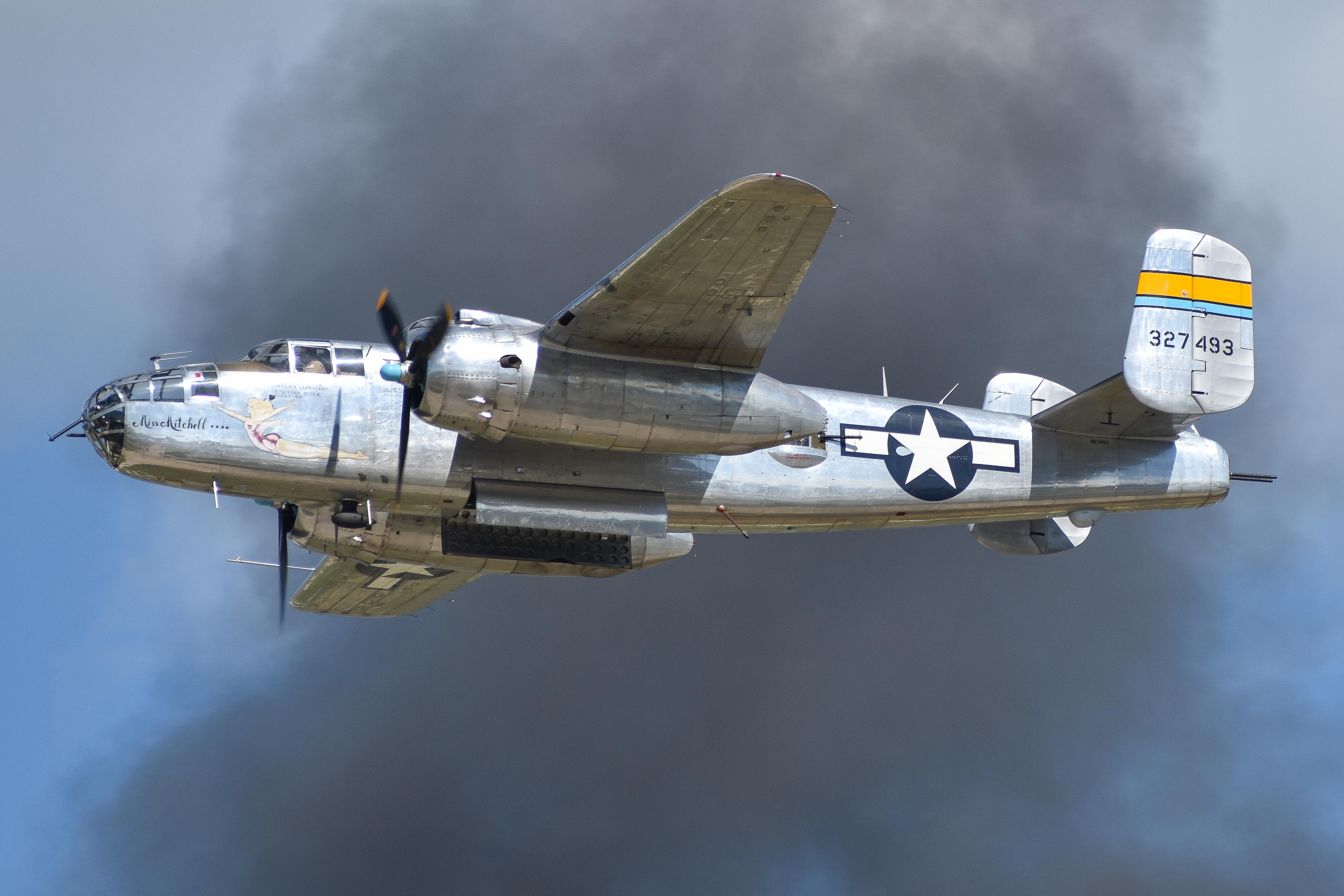 Full size: PRIVATE  North American B-25 N27493 at Wittman Regional Airport