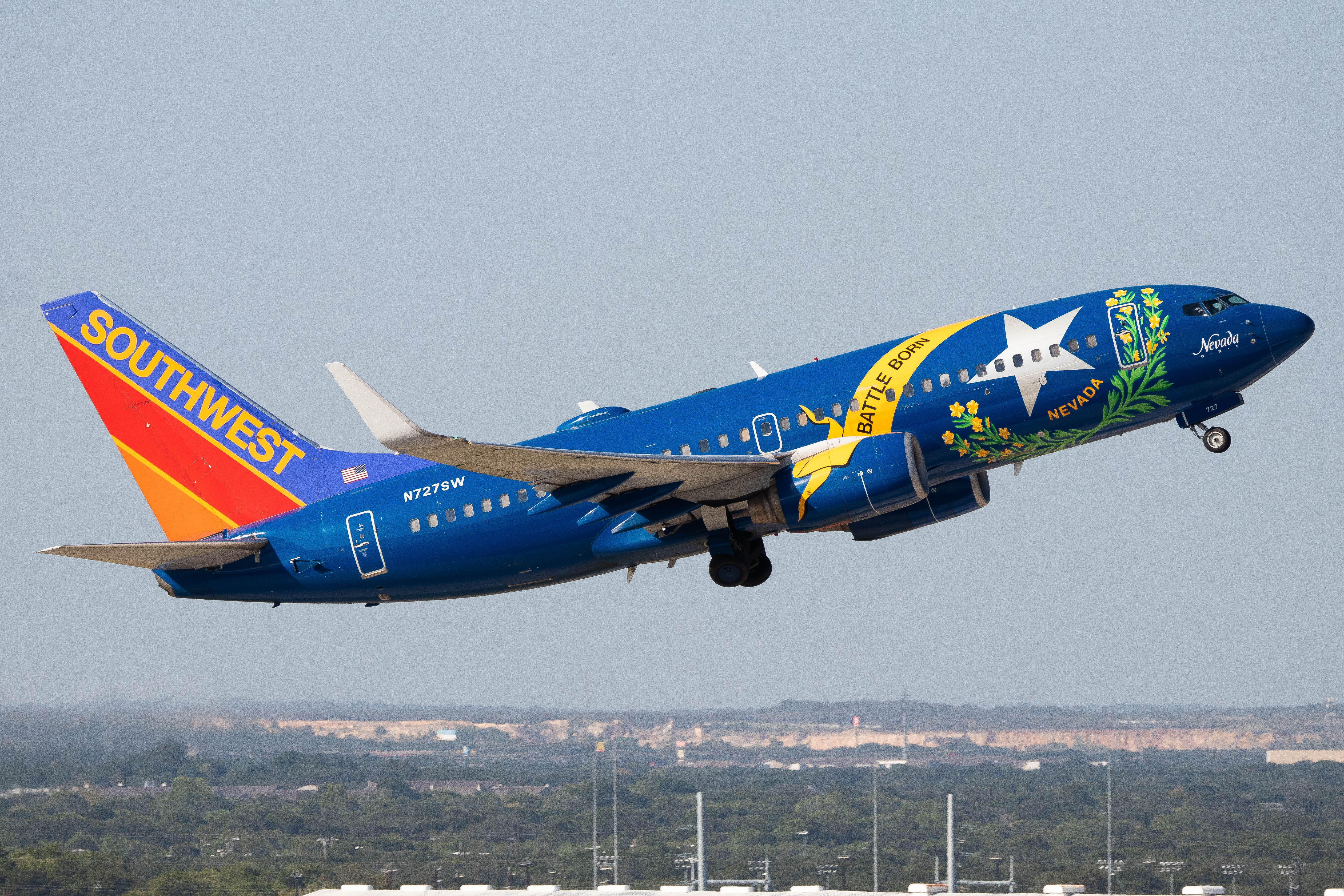 Full size: Southwest Airlines Boeing 737-700 N727SW at San Antonio International Airport