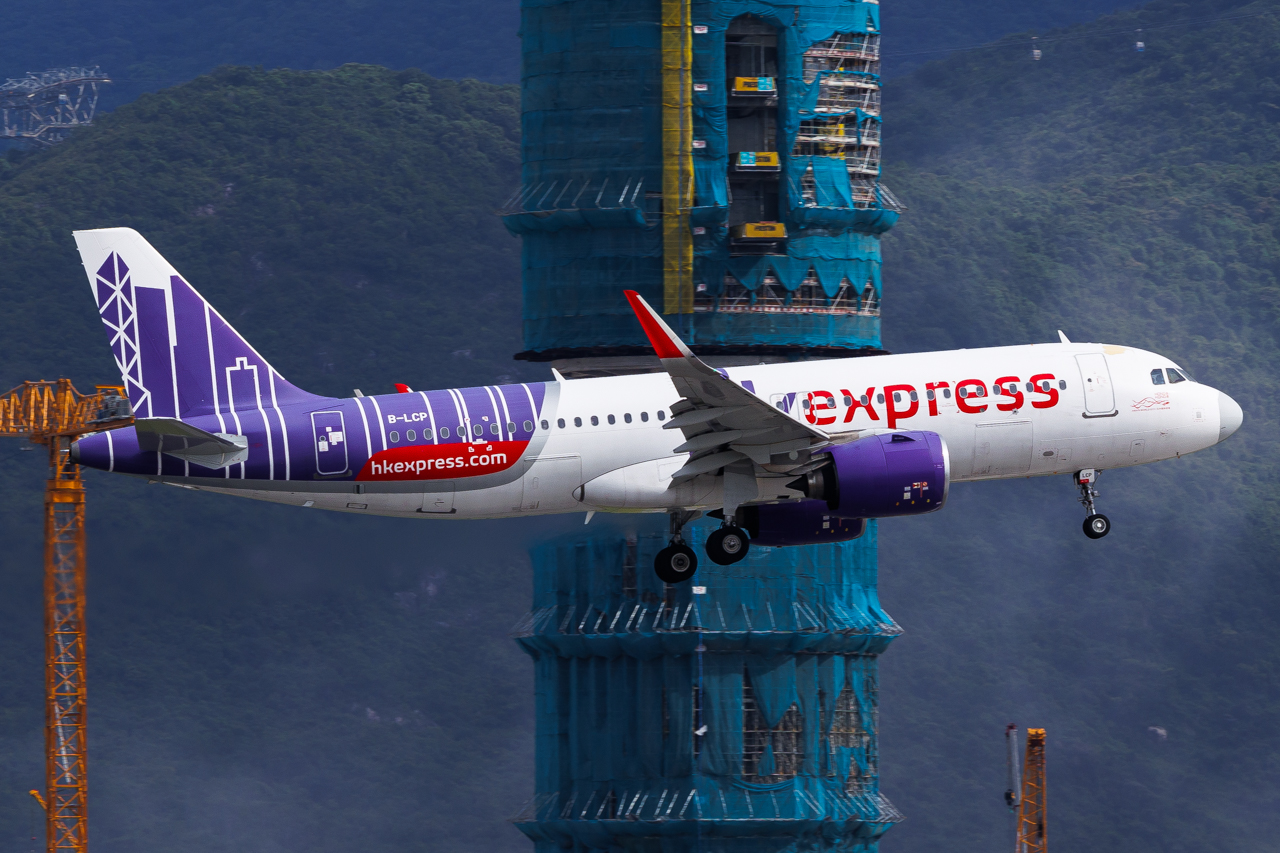 Full size: Hong Kong Express Airbus A320NEO B-LCP at Hong Kong International Airport