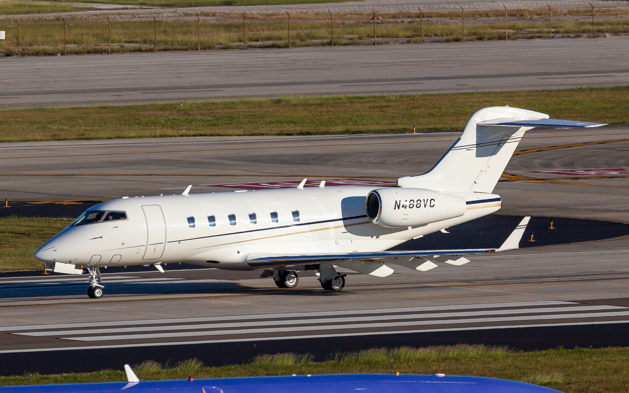 Full size: PRIVATE Bombardier Challenger 350  N488VC at Tampa International Airport