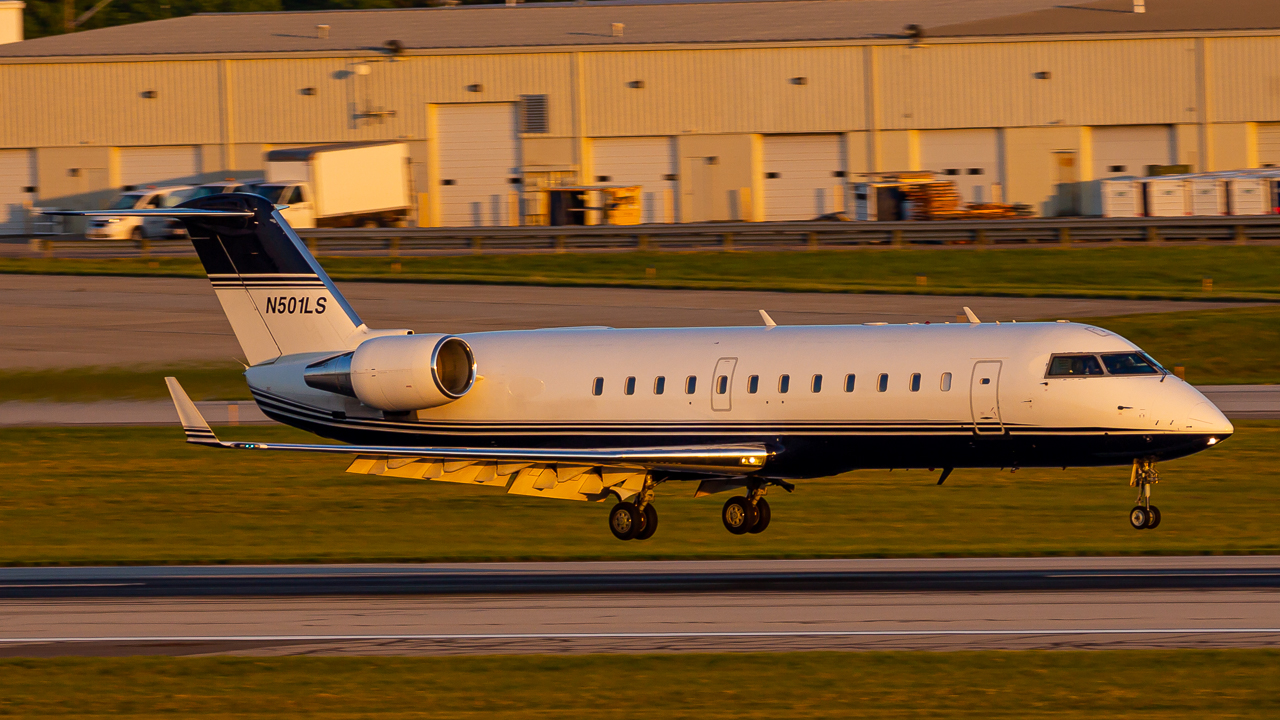 Full size: PRIVATE Mitsubishi CRJ-200 N501LS at John Glenn Columbus International Airport