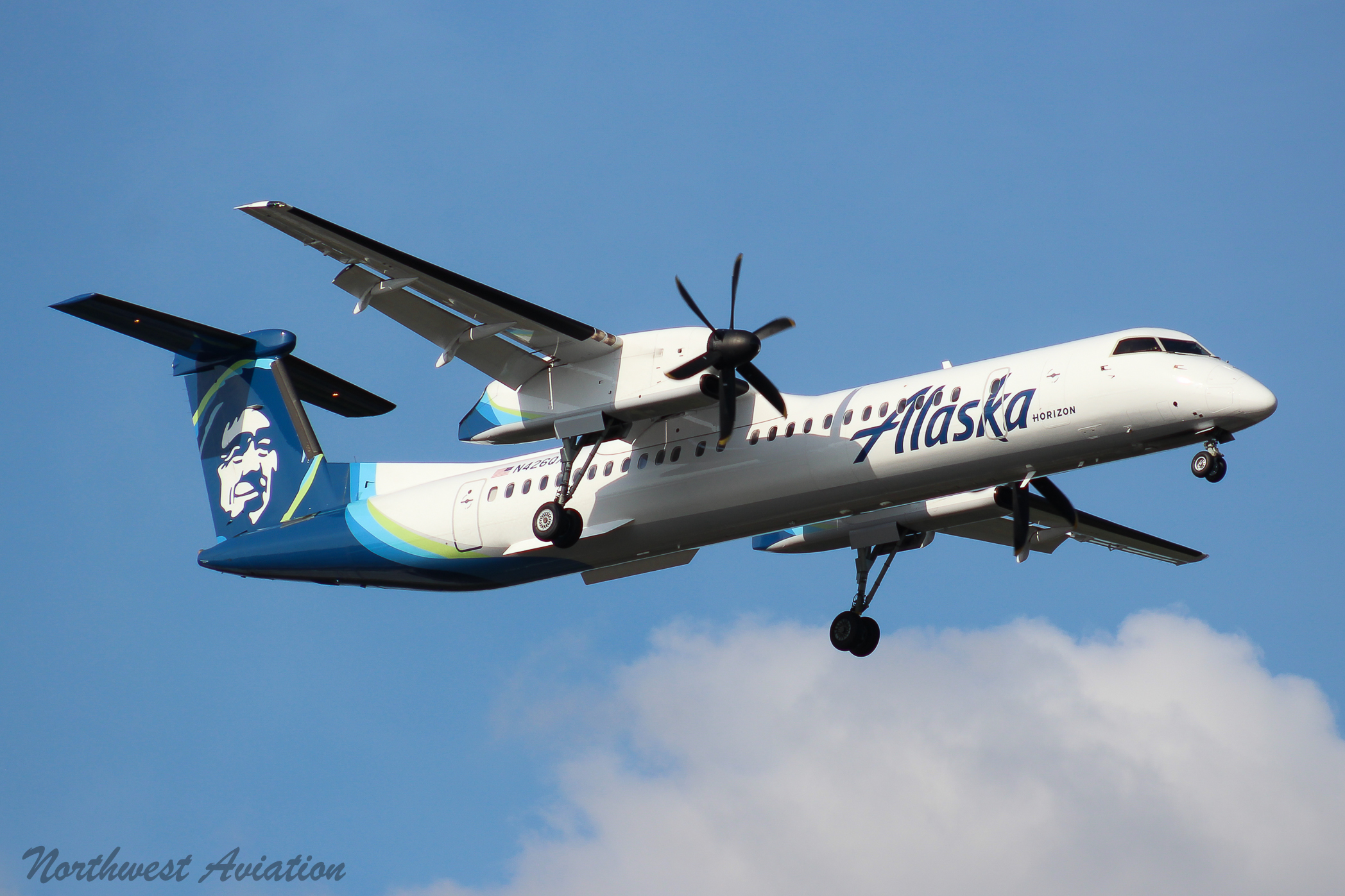 Full size: Horizon Air De Havilland DHC-8 N426QX at Seattle-Tacoma International Airport