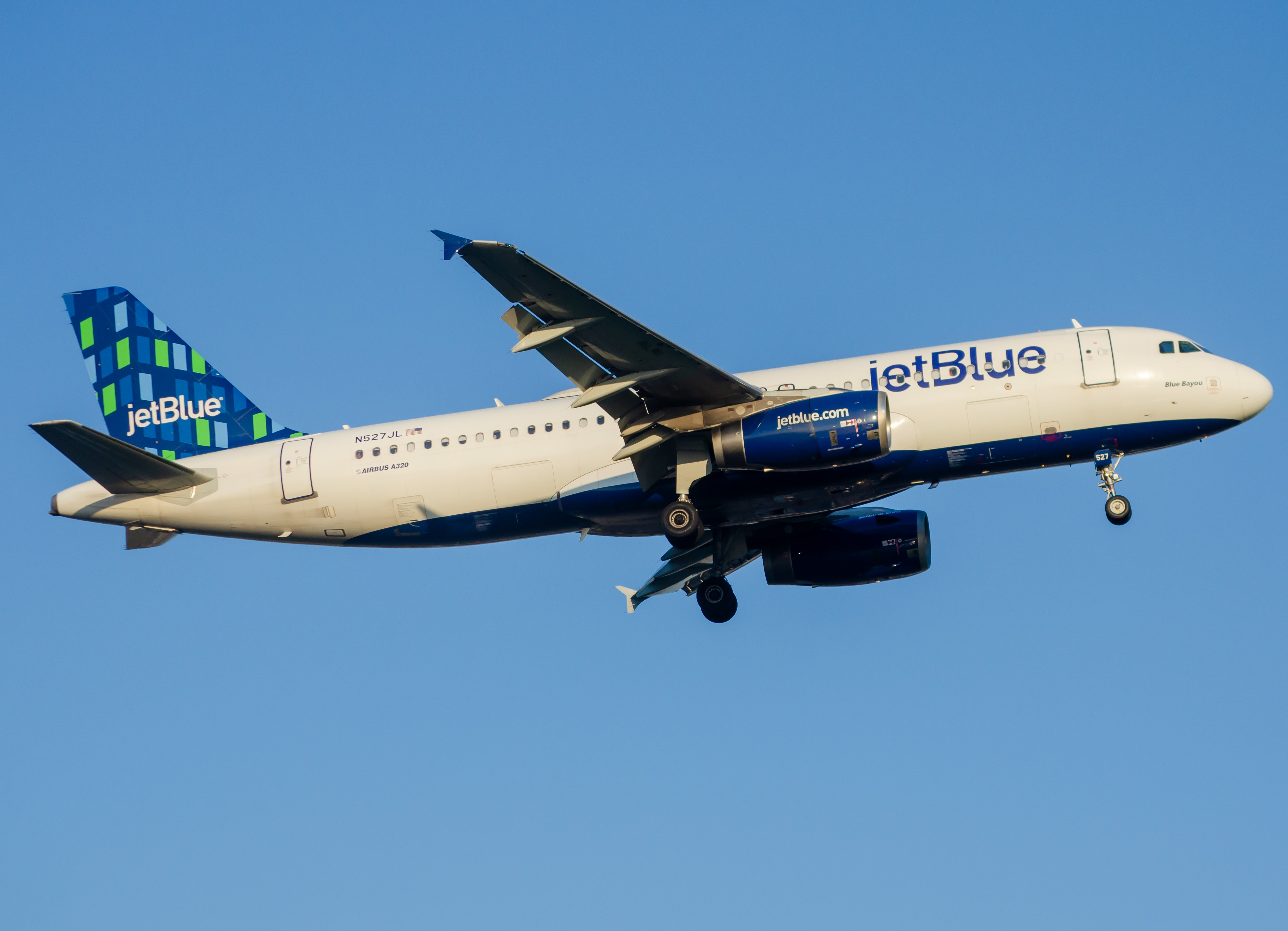Full size: JetBlue Airways Airbus A320 N527JL at Newark Liberty International Airport
