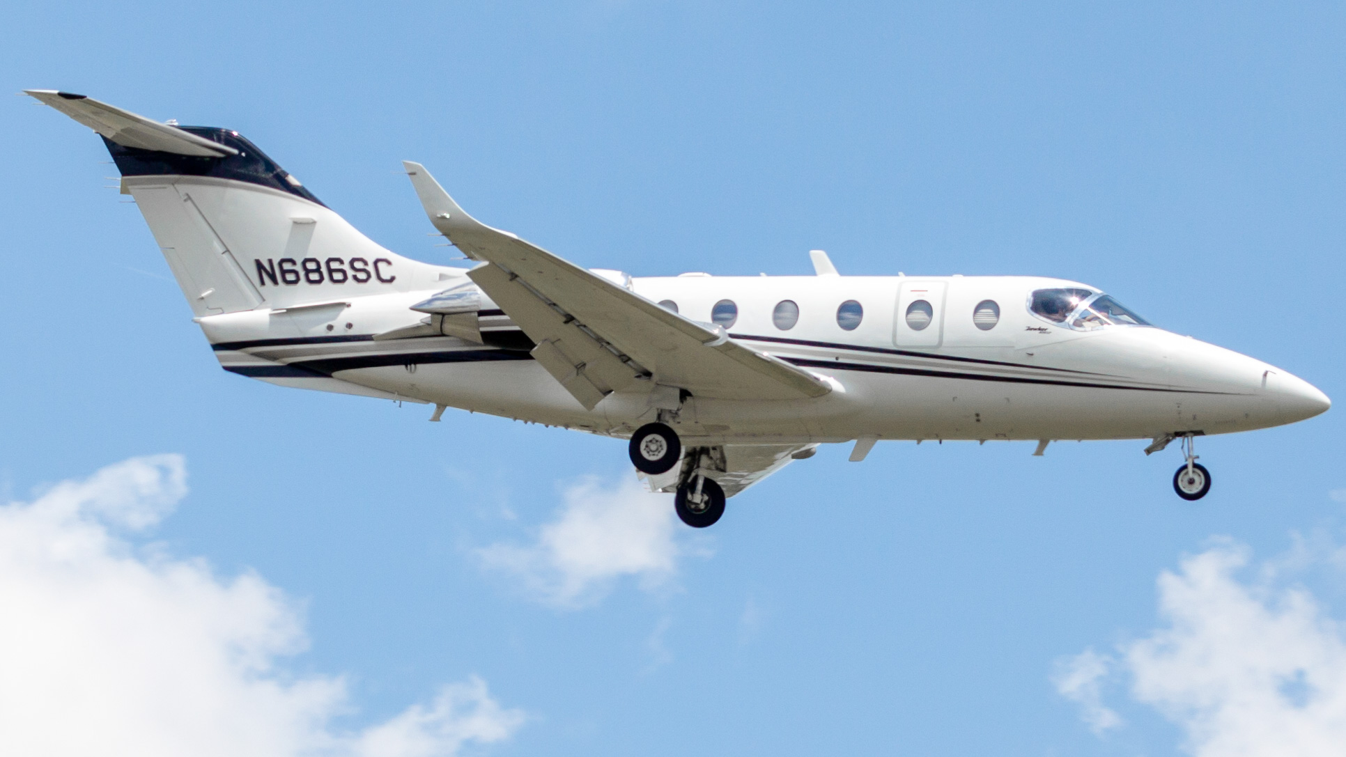 Full size: PRIVATE Beechcraft Hawker 400 N686SC at William P Hobby Airport