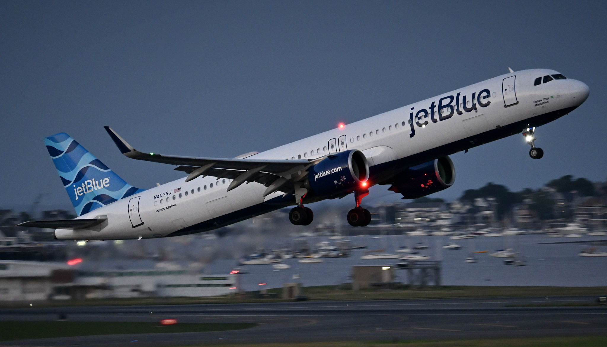 Full size: JetBlue Airways Airbus A321LR N4076J at General Edward Lawrence Logan International Airport
