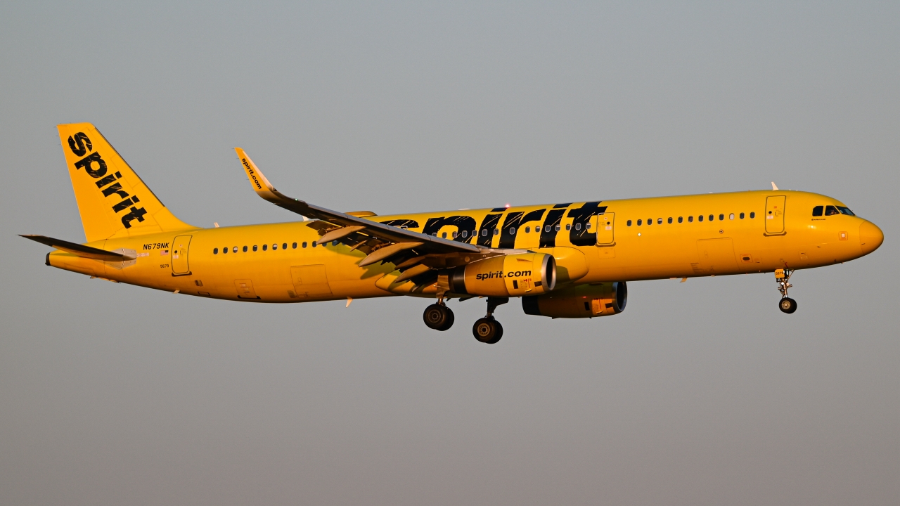 Full size: Spirit Airlines Airbus A321-200 N679NK at Dallas-Fort Worth International Airport