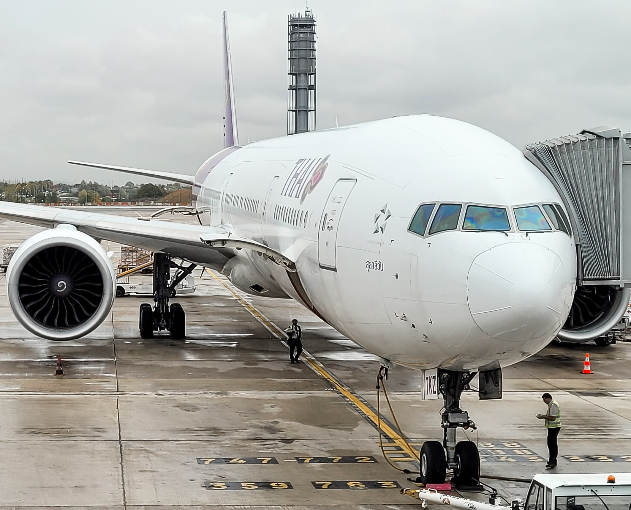 Full size: Thai Airways Boeing 777-300ER HS-TKZ  at Paris Charles de Gaulle Airport