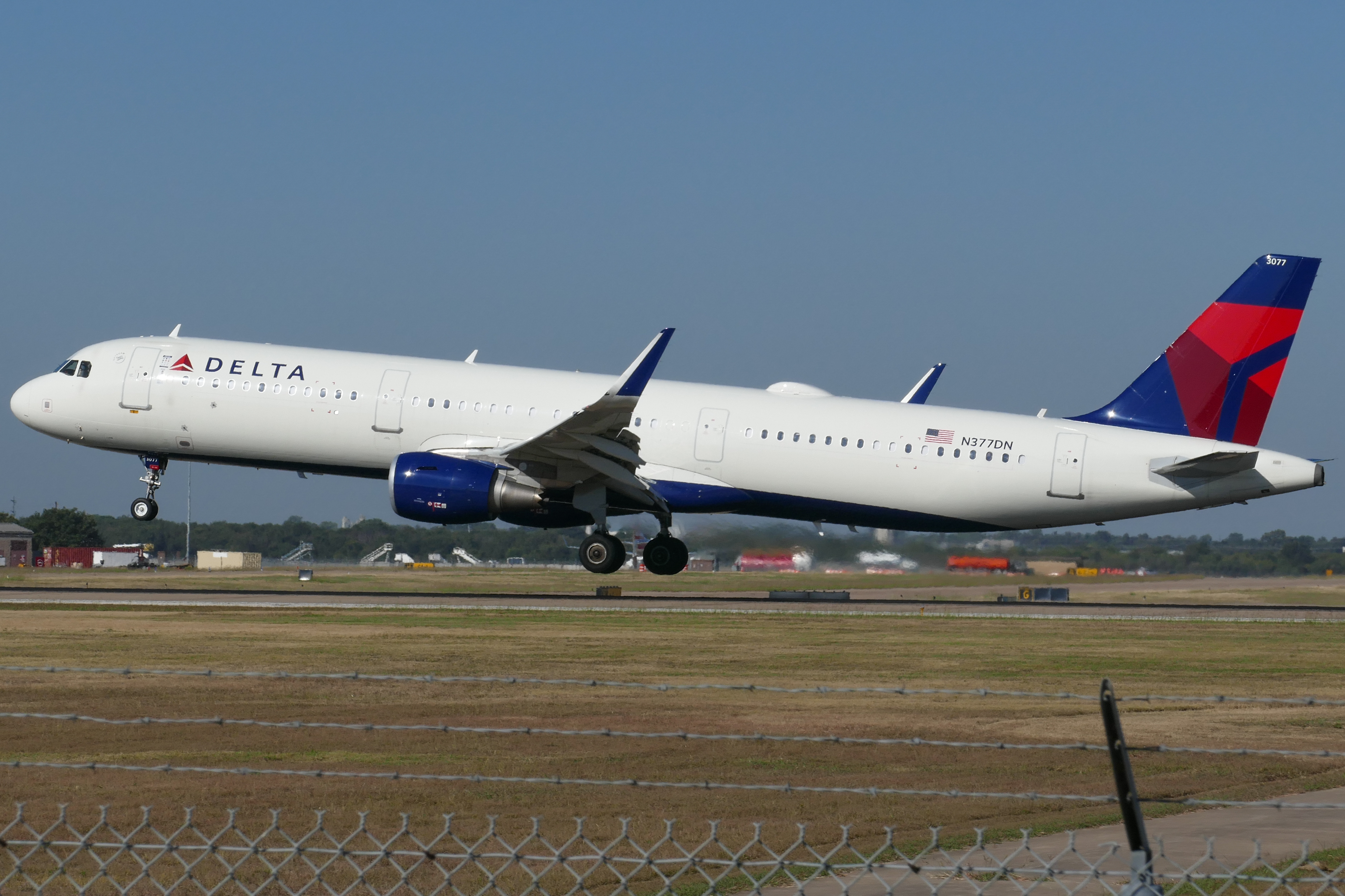 Full size: Delta Airlines Airbus A321-200 N377DN at Austin-Bergstrom International Airport