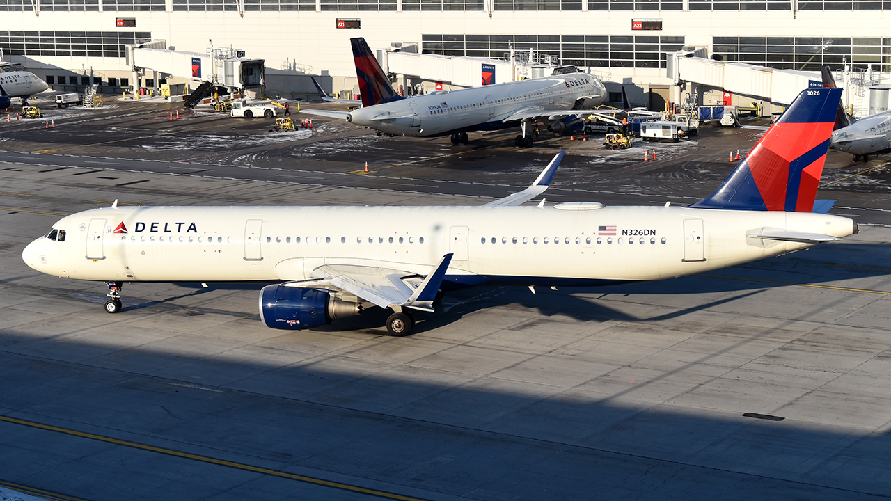 Full size: Delta Airlines Airbus A321-200 N326DN at Detroit Metro Wayne County Airport