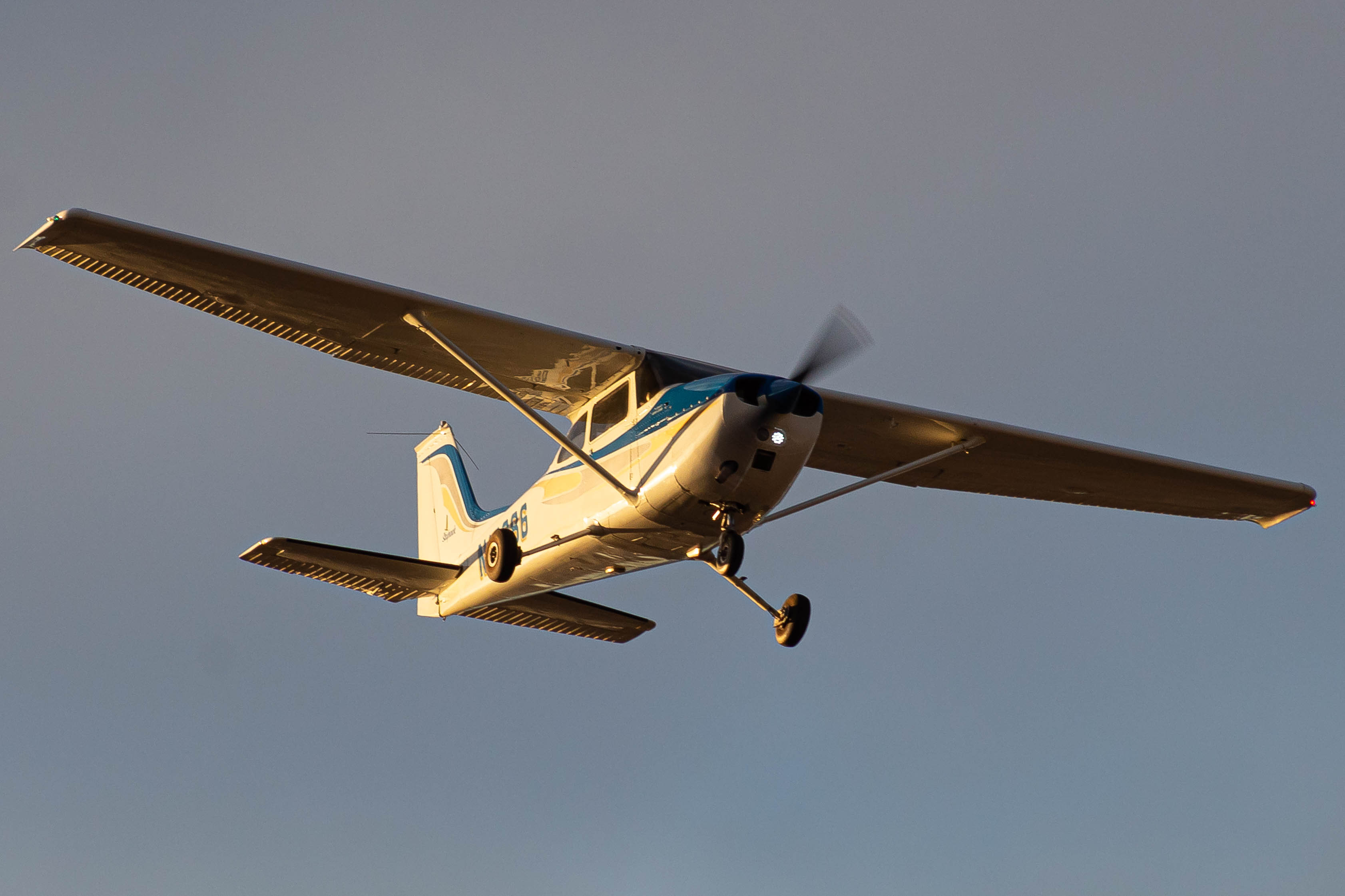 Full size: PRIVATE Cessna 172 N13686 at Boise Air Terminal/Gowen Field