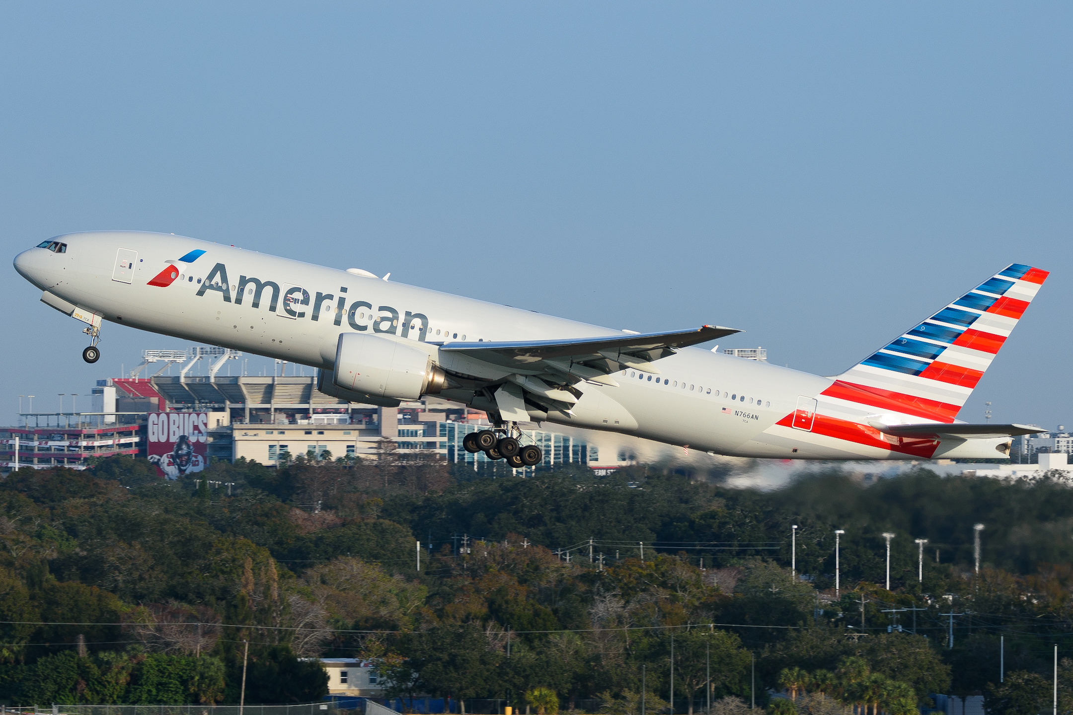 Full size: American Airlines Boeing 777-200ER N766AN at Tampa International Airport