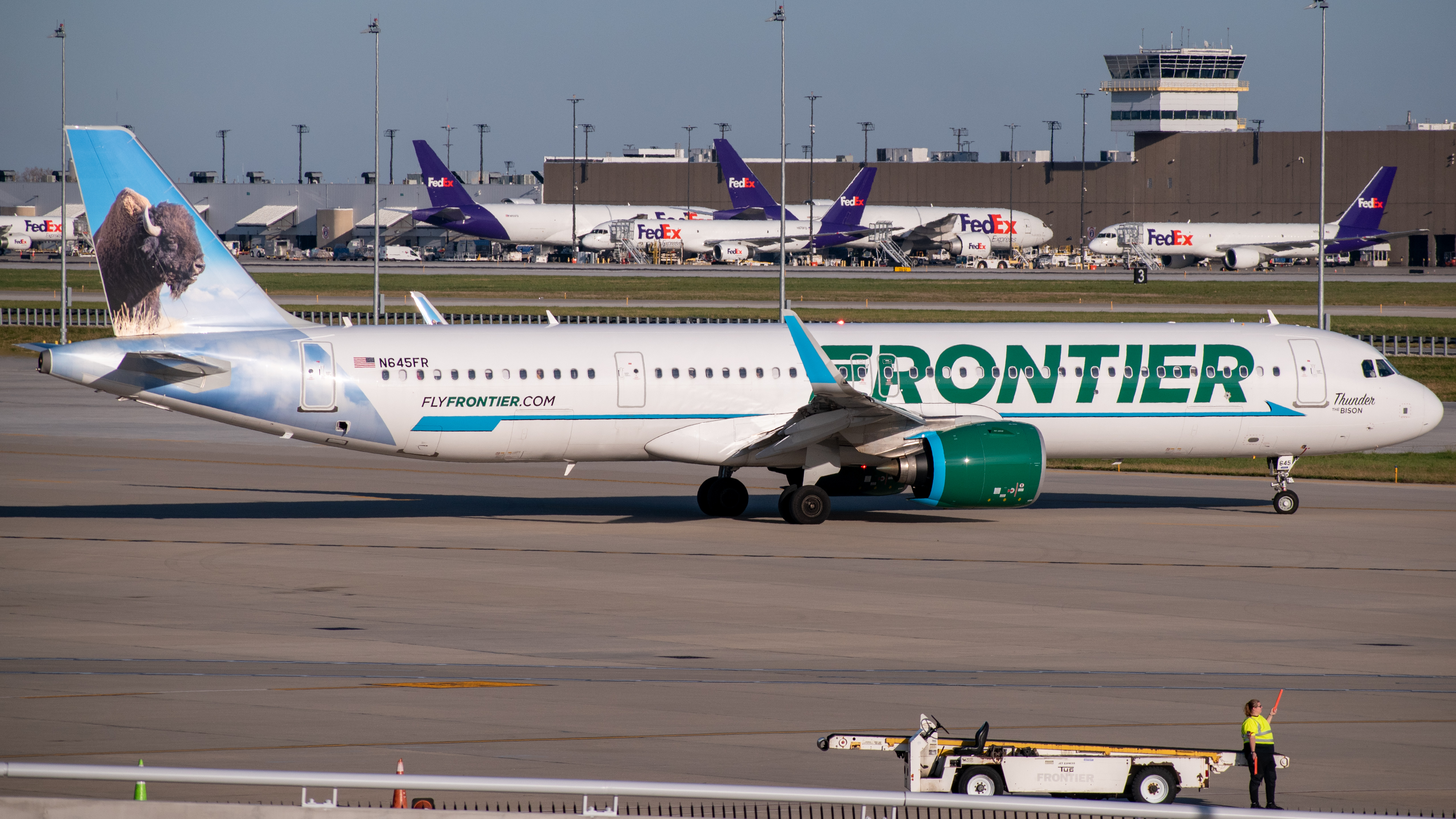 Full size: Frontier Airlines Airbus A321NEO N645FR at Indianapolis International Airport